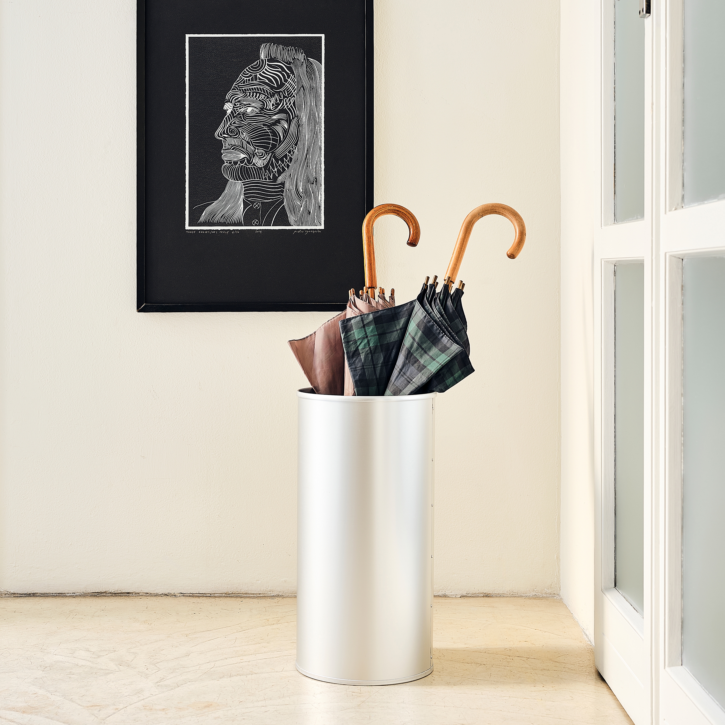 Afficher le produit Umbrella Stand du fabricant Kriptonite