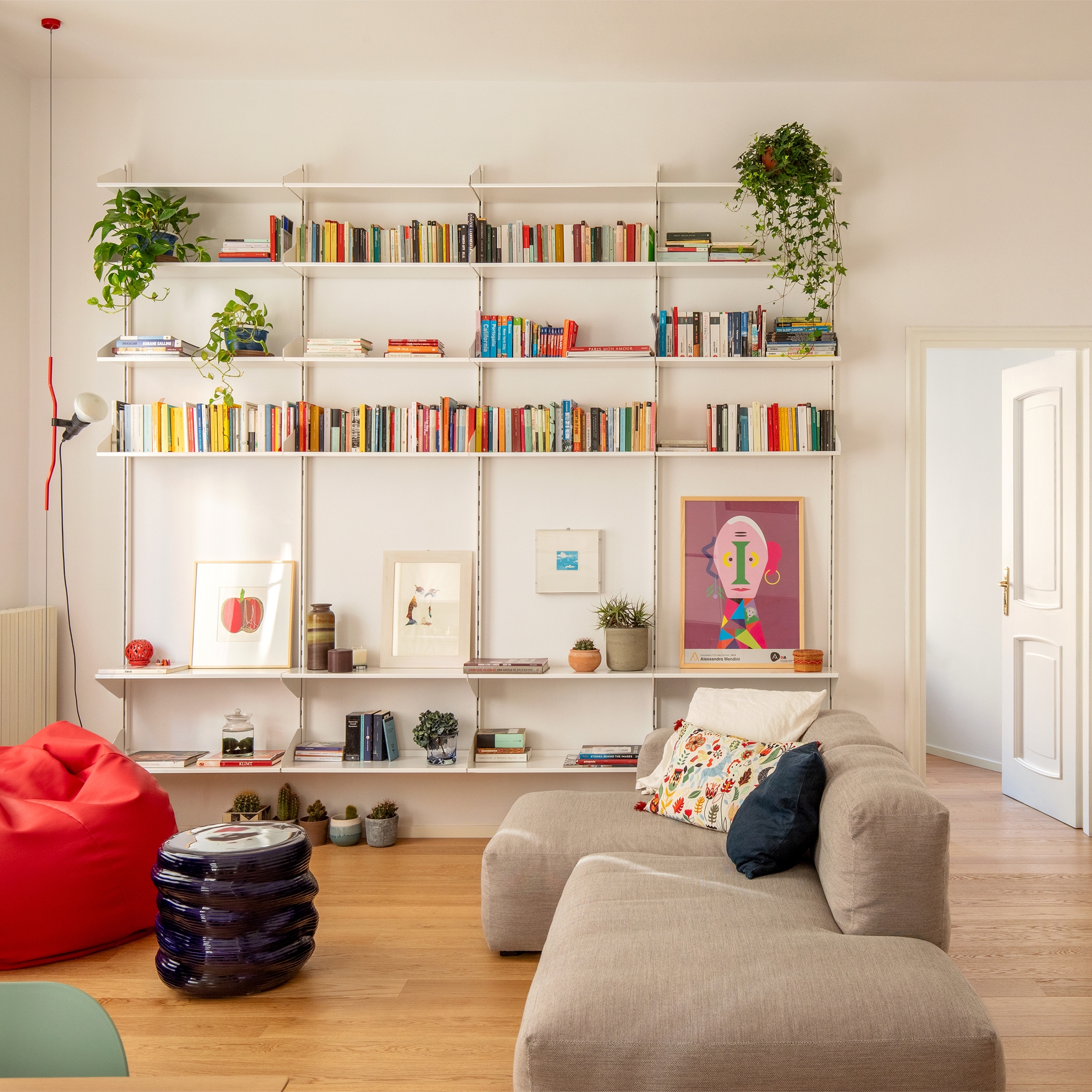 Display product K1+ Bookshelf from manufacturer Kriptonite