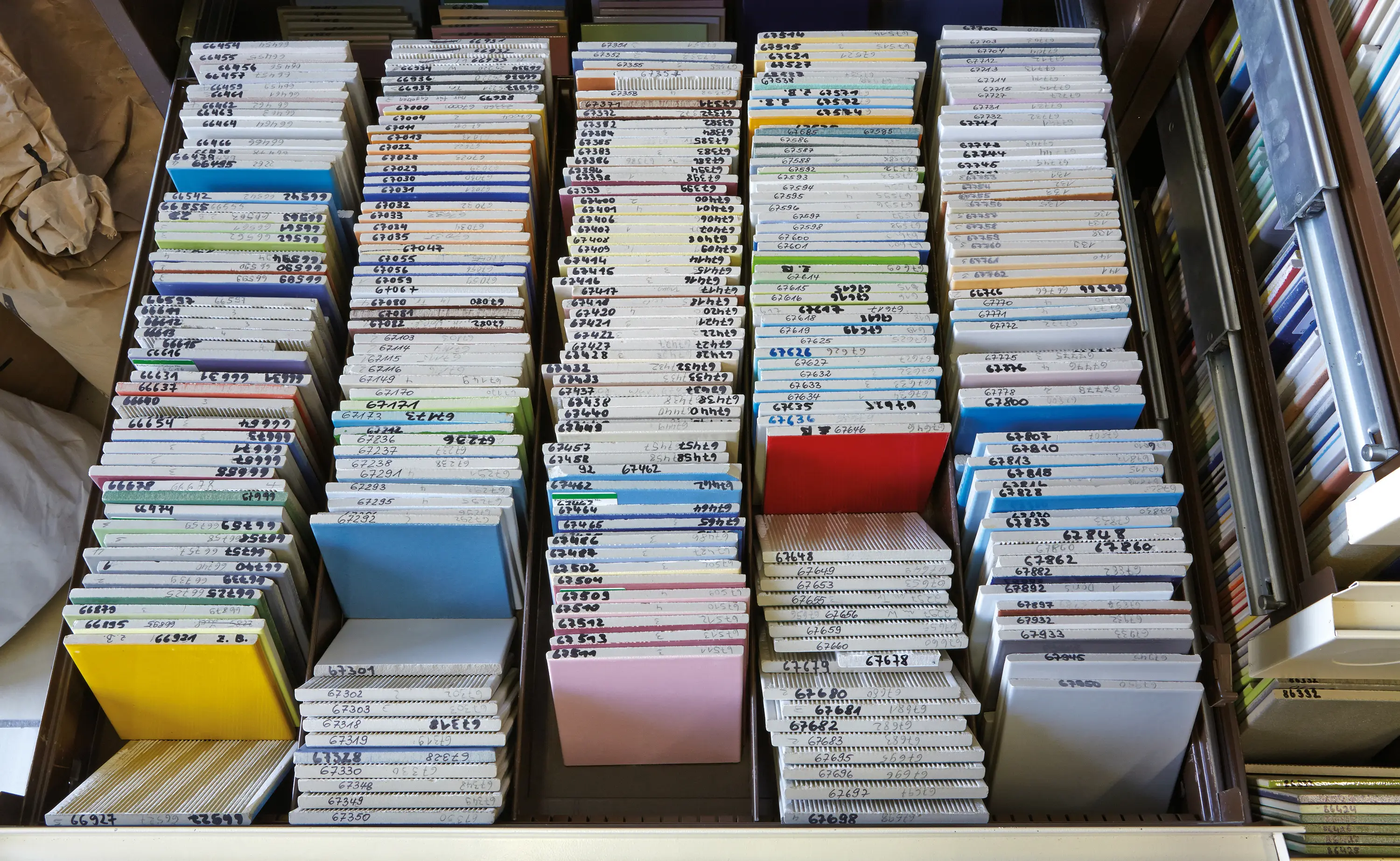 AGROB BUCHTAL - Plural | Celeste Medio