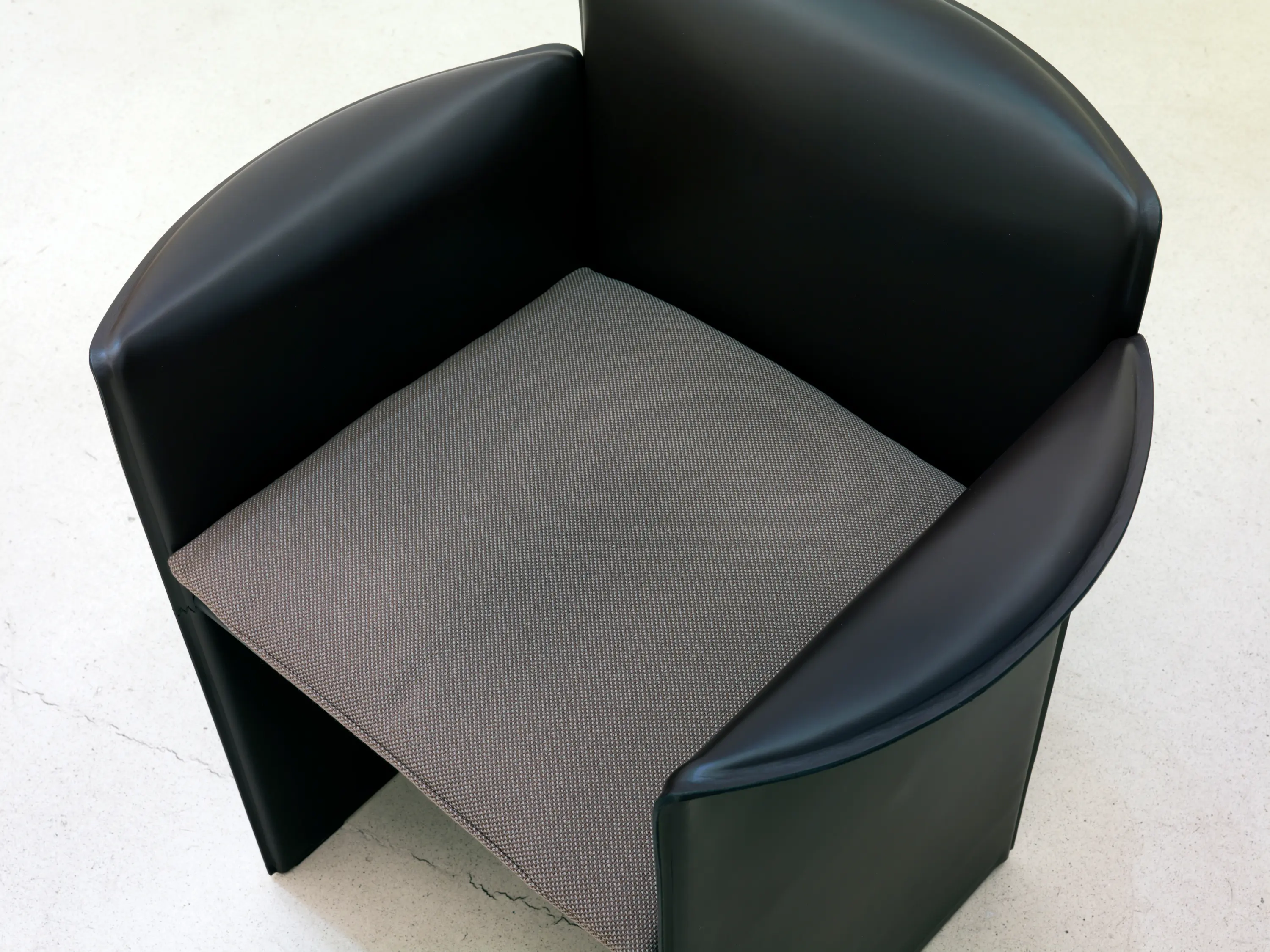 Eponimo - "O" small armchair