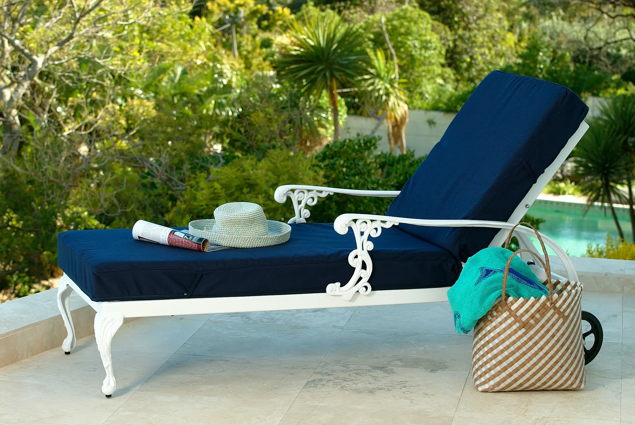 Oxley’s Furniture - Brownian Lounger