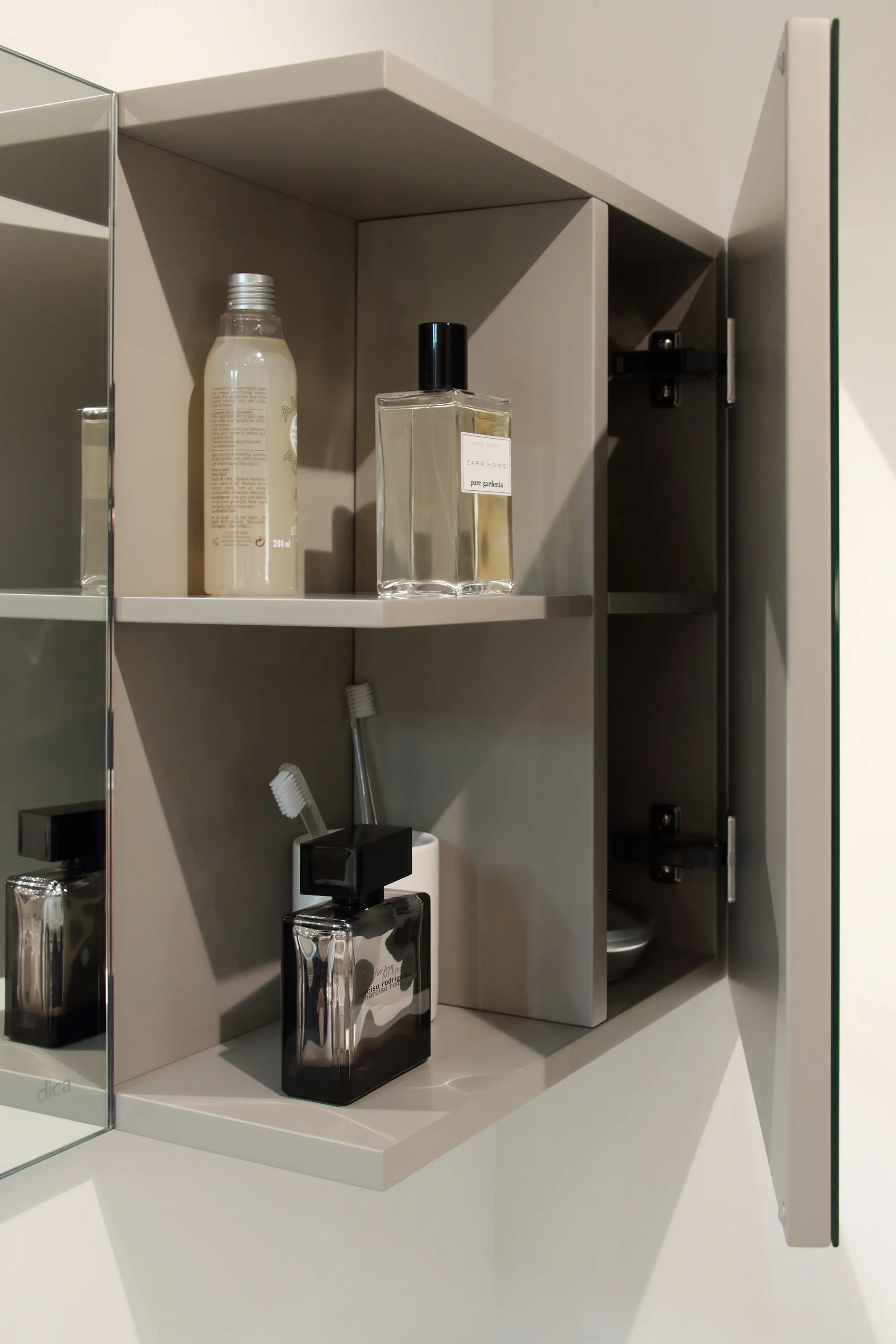 dica - Accessories Bath | Wall units