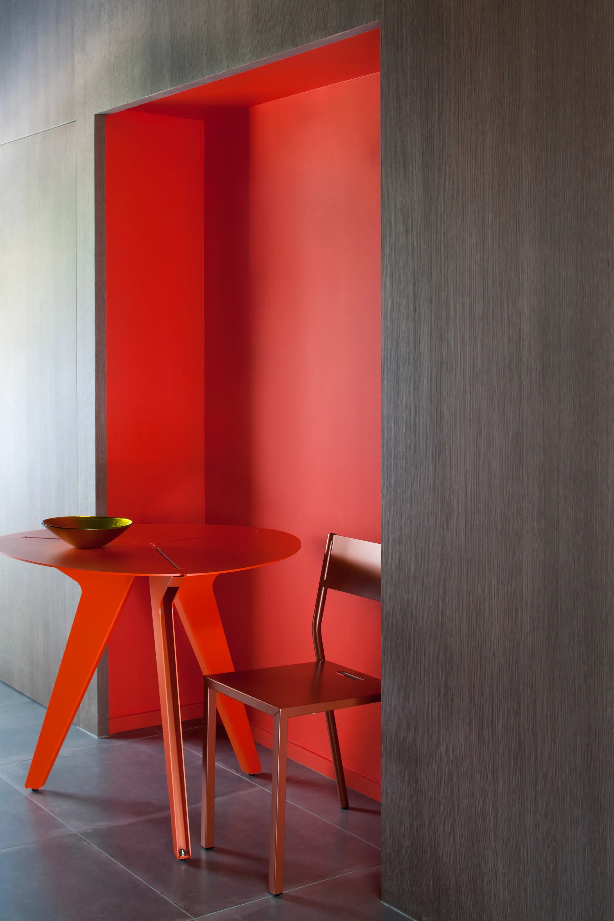 Matière Grise - Loo low triangular table