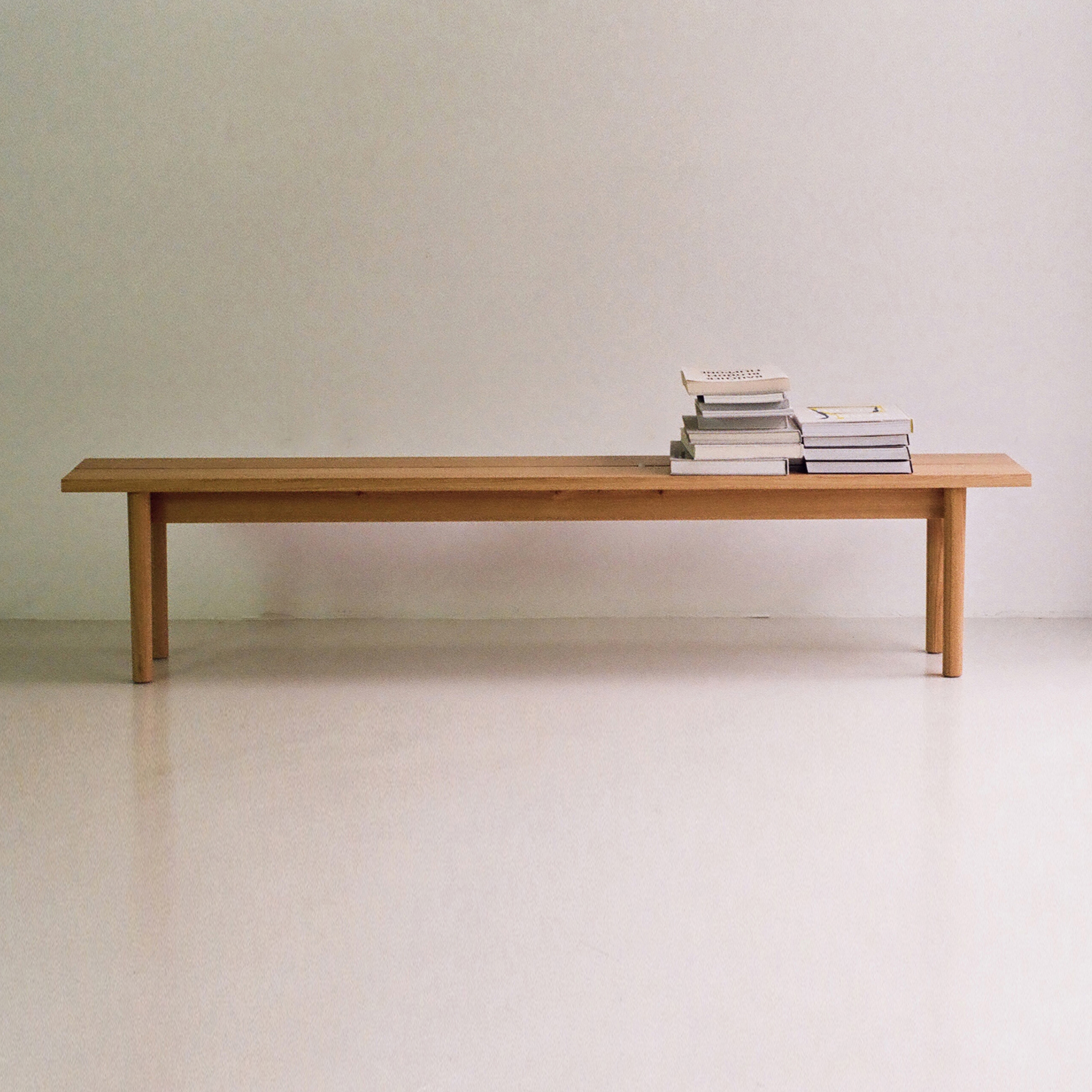 Mostra il prodotto Oak Dining Bench del produttore Bautier