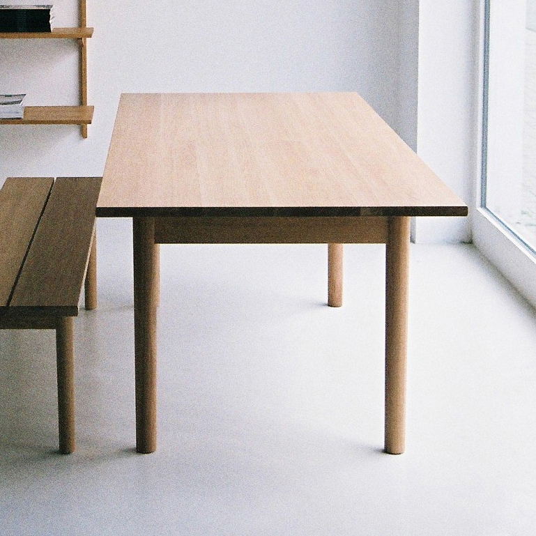 Mostra il prodotto Oak Dining Table (rectangular) del produttore Bautier