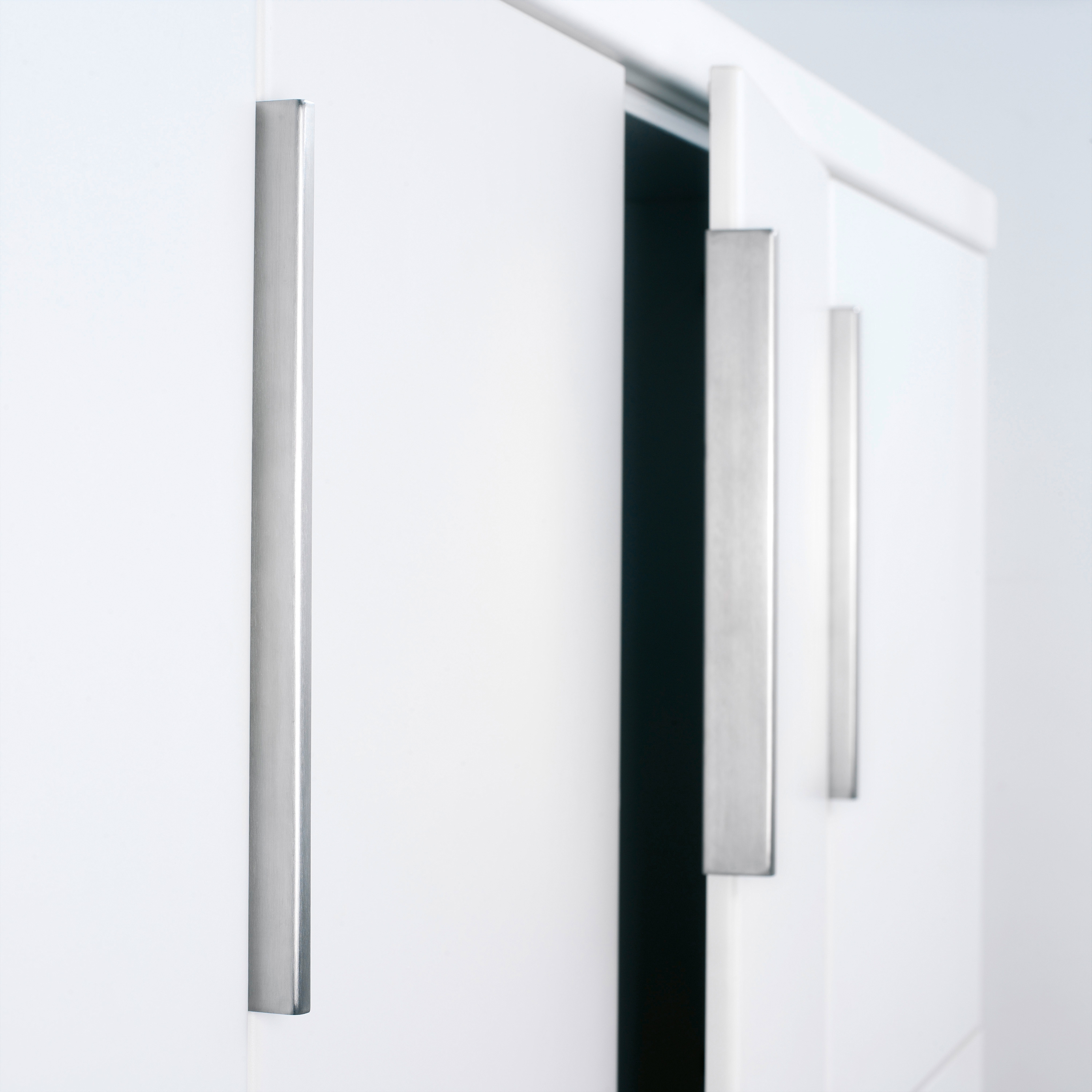 KNOBS AND HANDLES