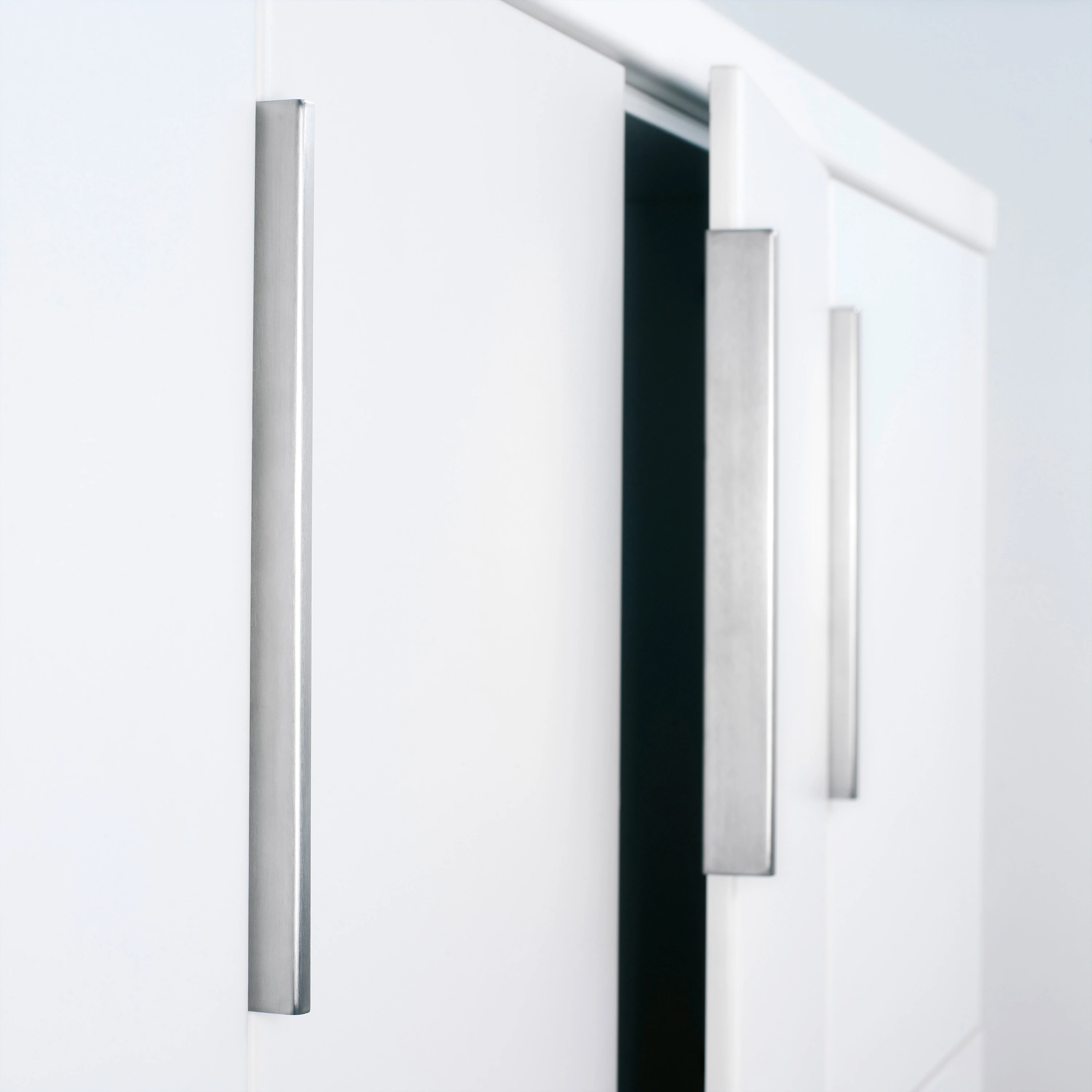 KNOBS AND HANDLES
