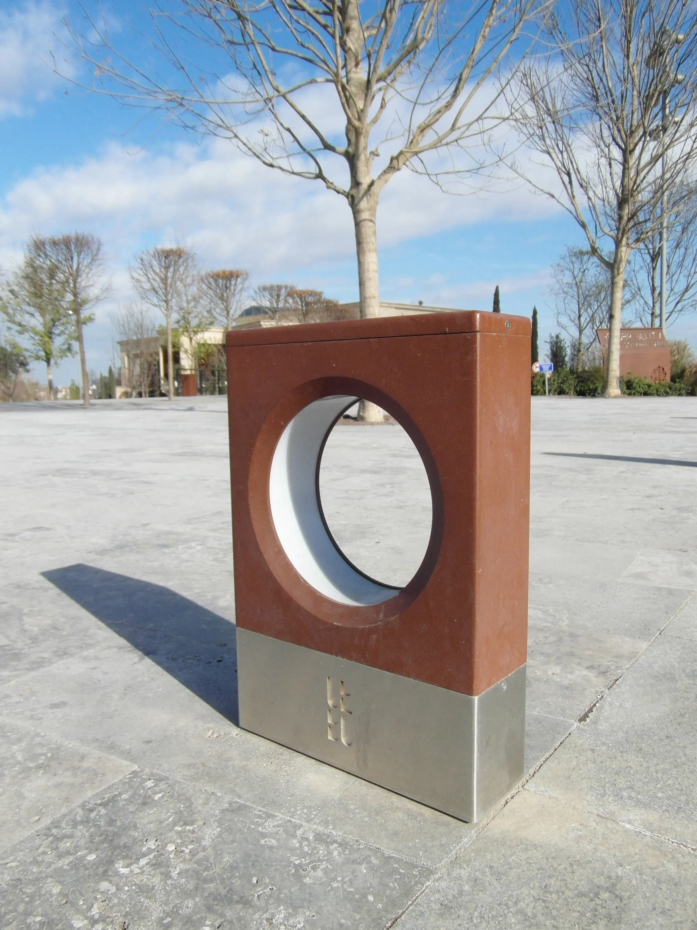 Urbo - Hole step mark