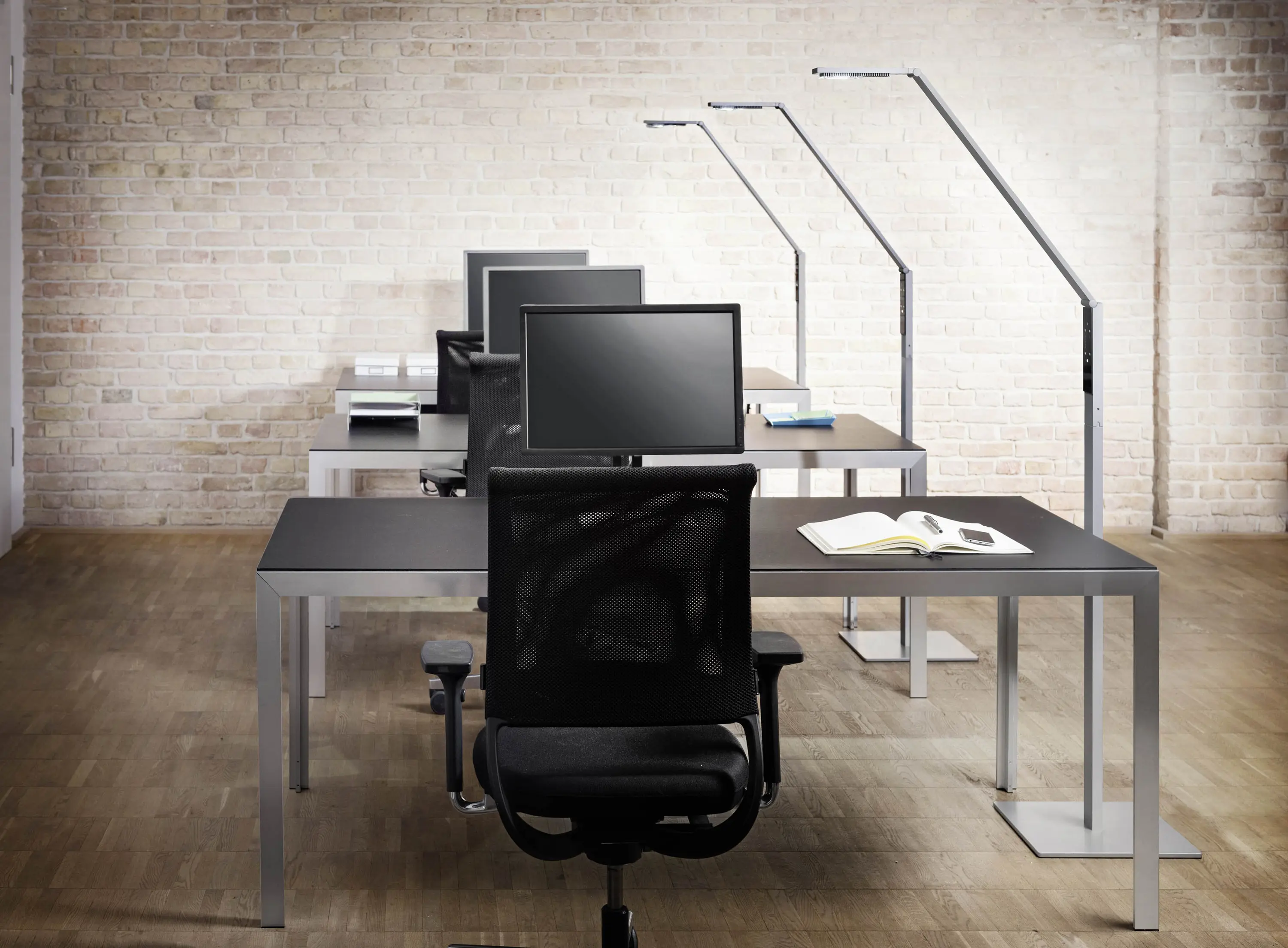 LUCTRA - FLOOR LINEAR aluminium