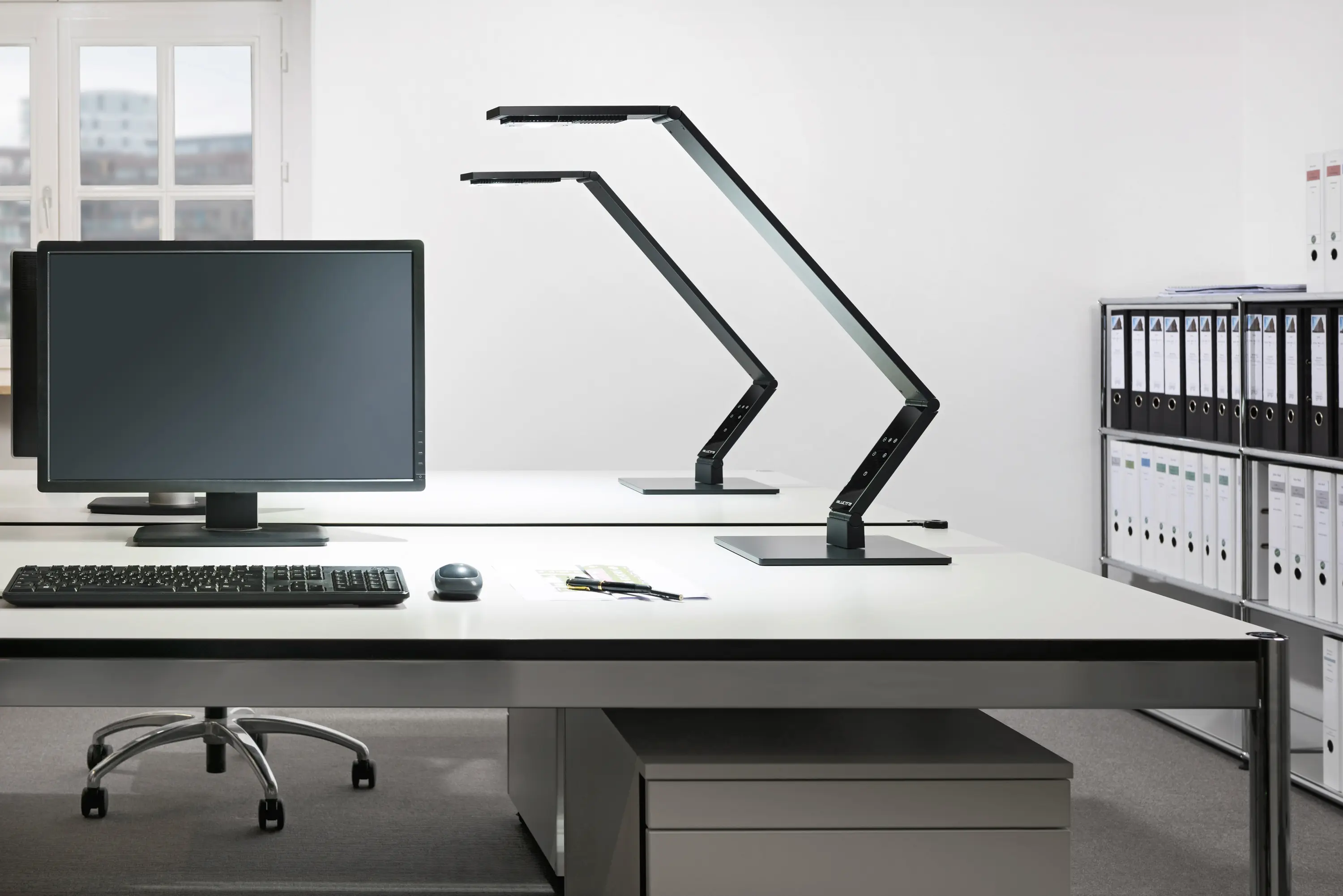 LUCTRA - TABLE LINEAR black