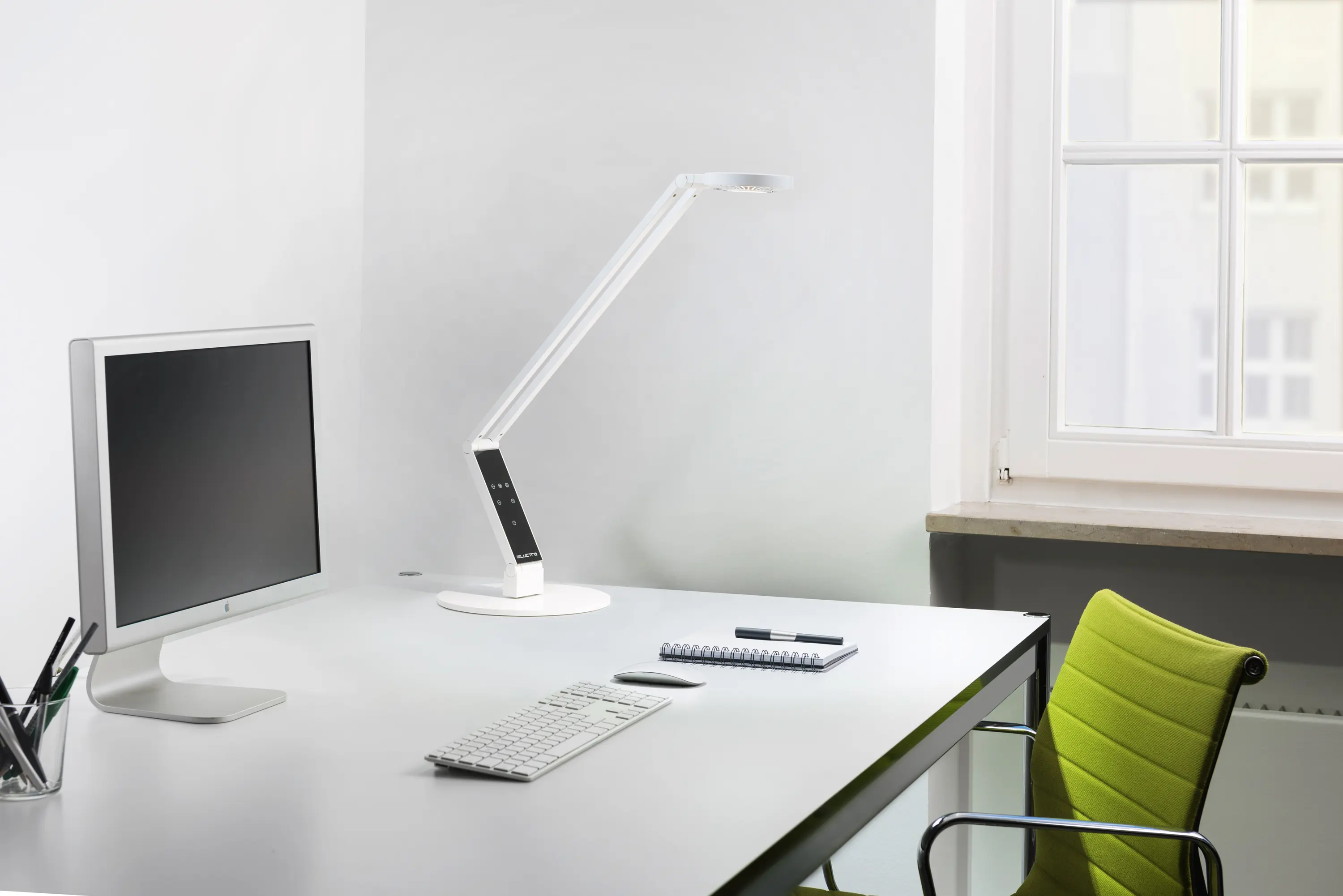 LUCTRA - TABLE RADIAL white