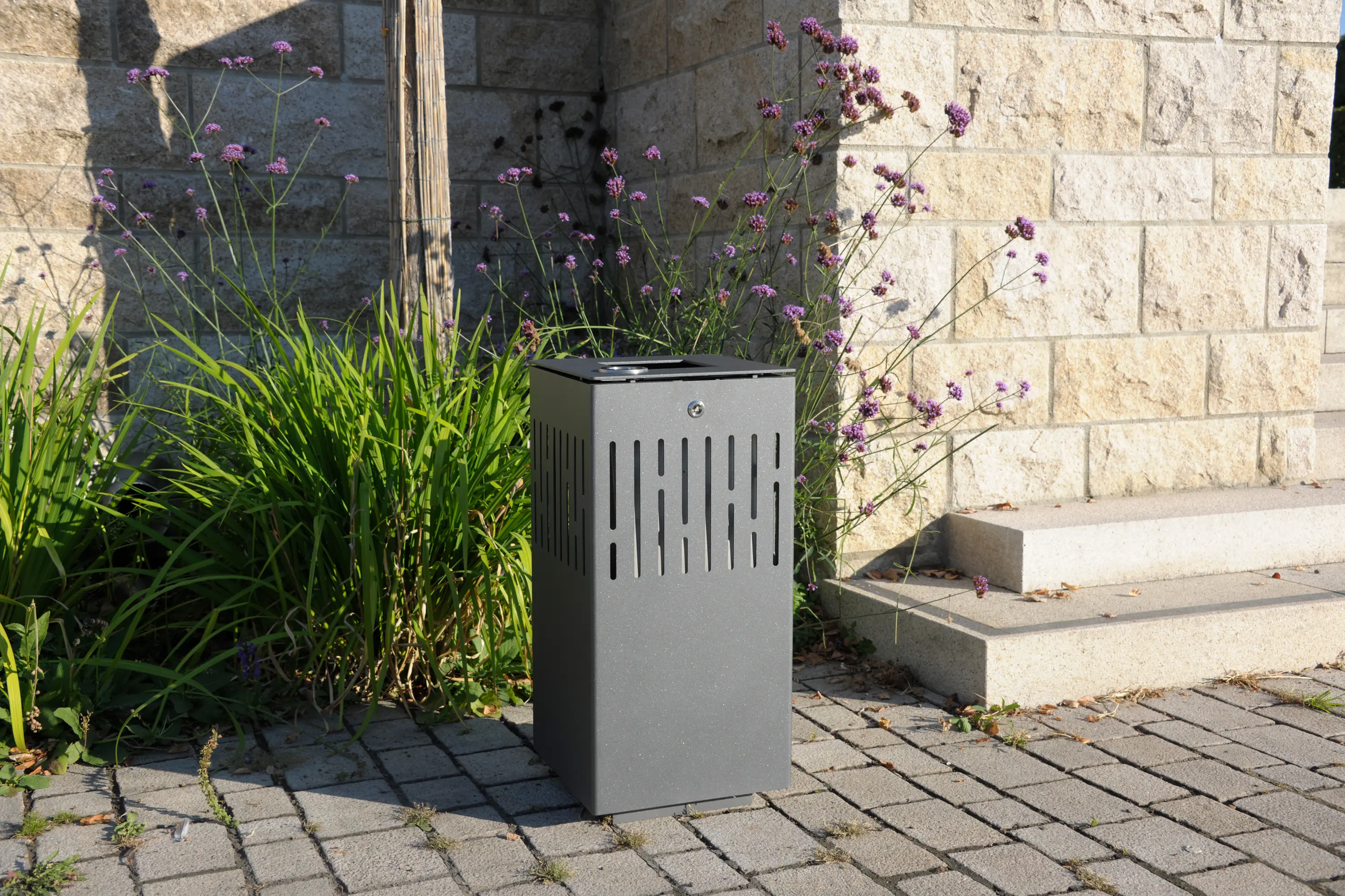 BENKERT-BAENKE - Litter bin 1110 with roof top