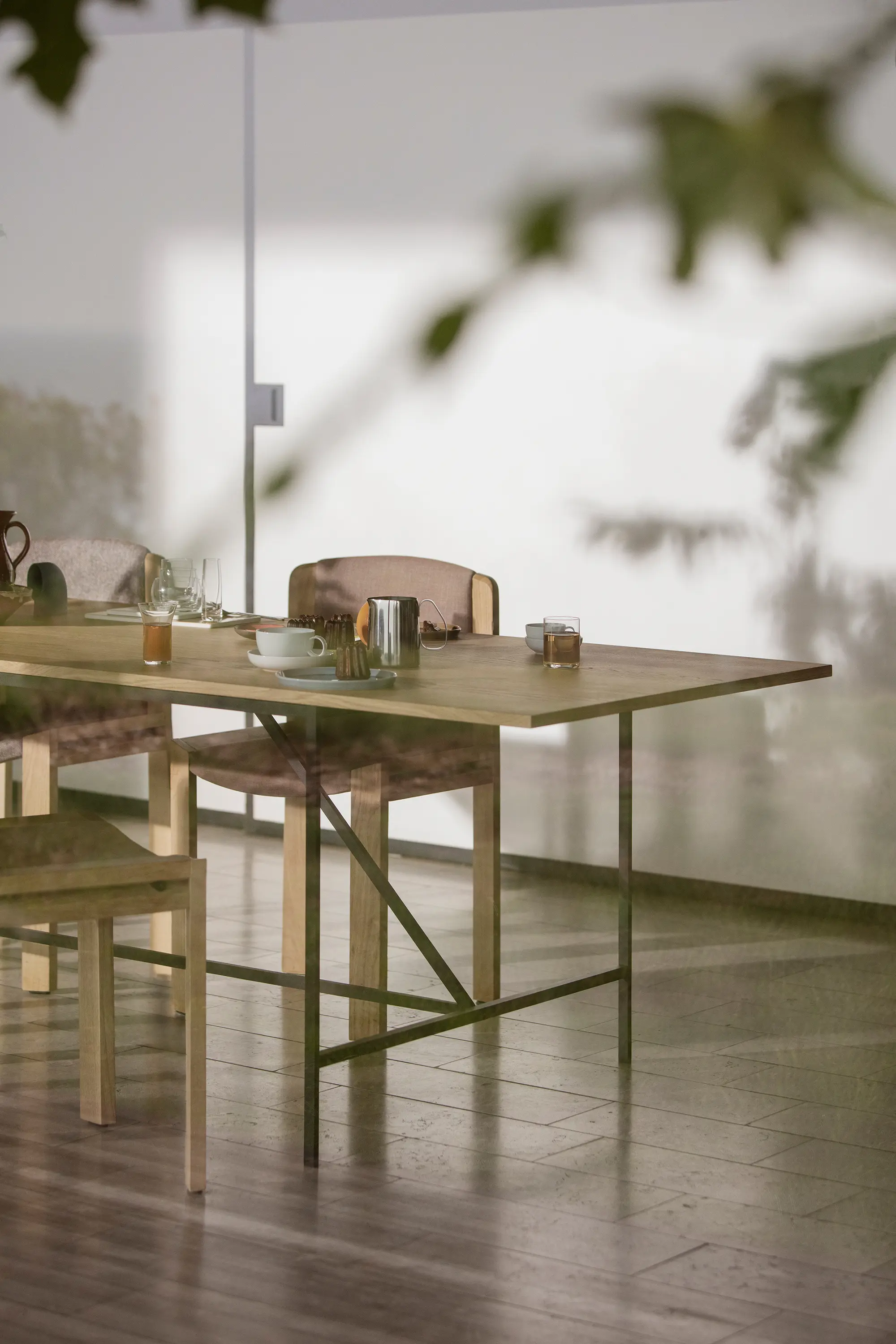 Karakter - Dinning Table
