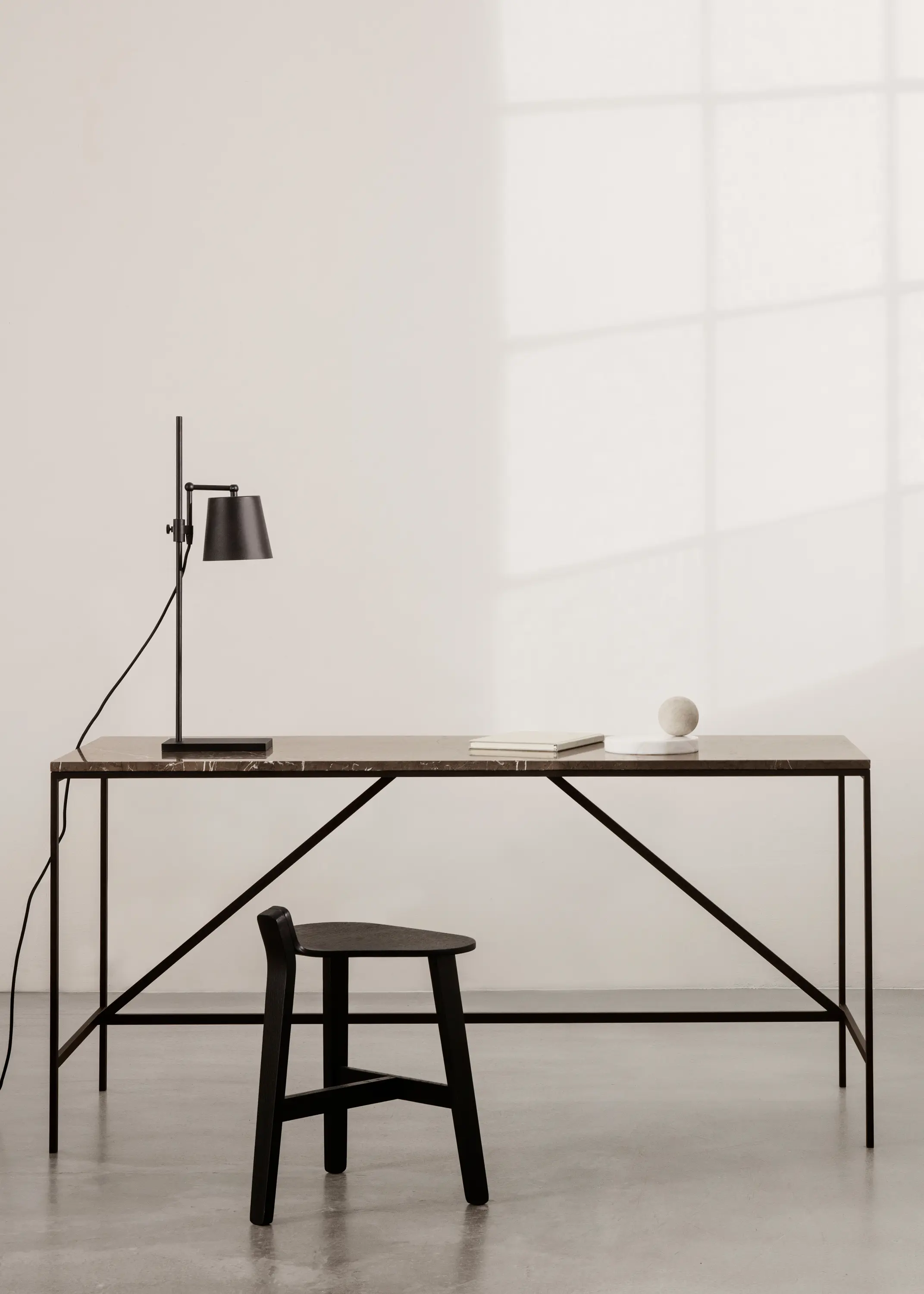 STEEL LAB LIGHT - Table lights from Karakter | Architonic