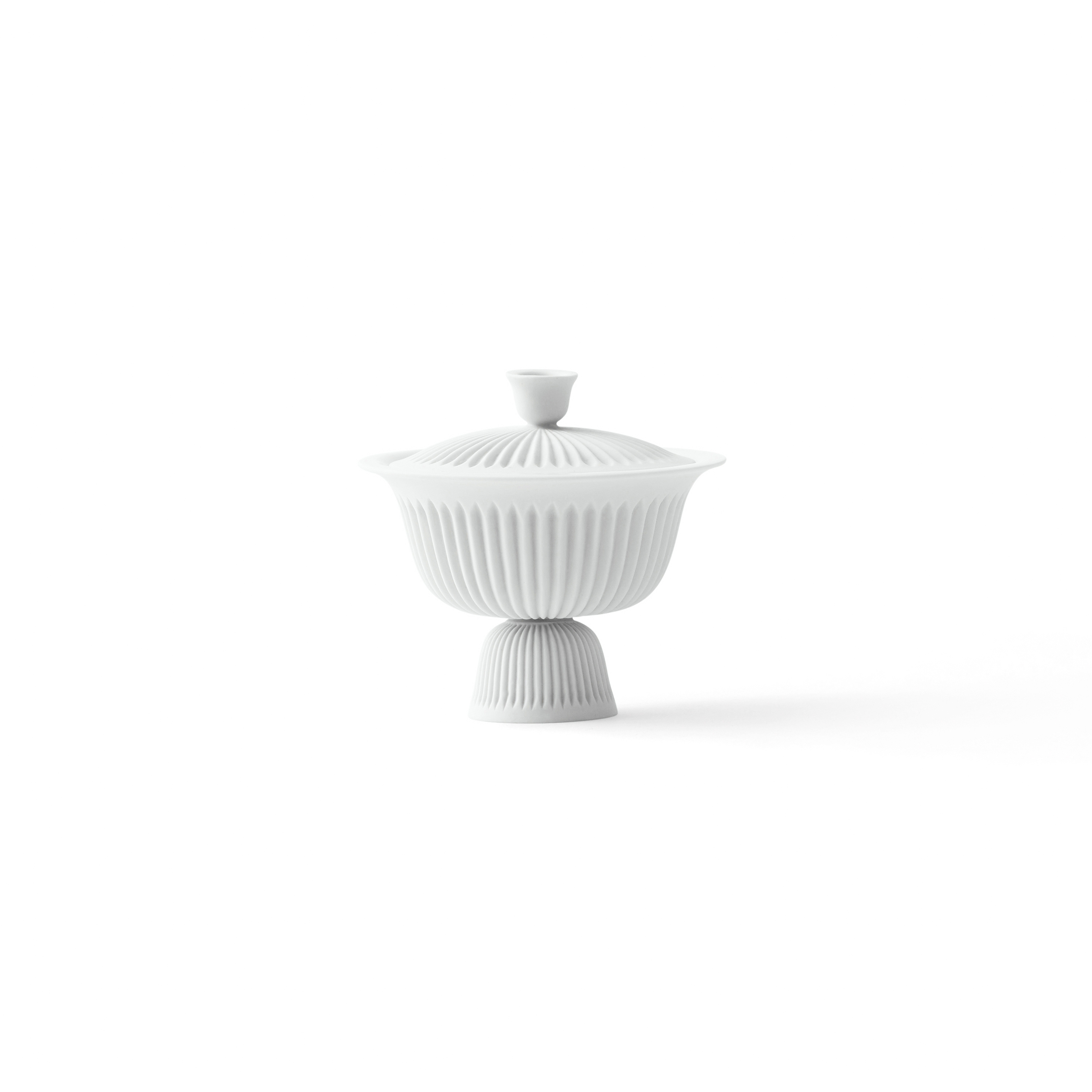 Display product Tsé Tea cup with foot from manufacturer Lyngby Porcelæn