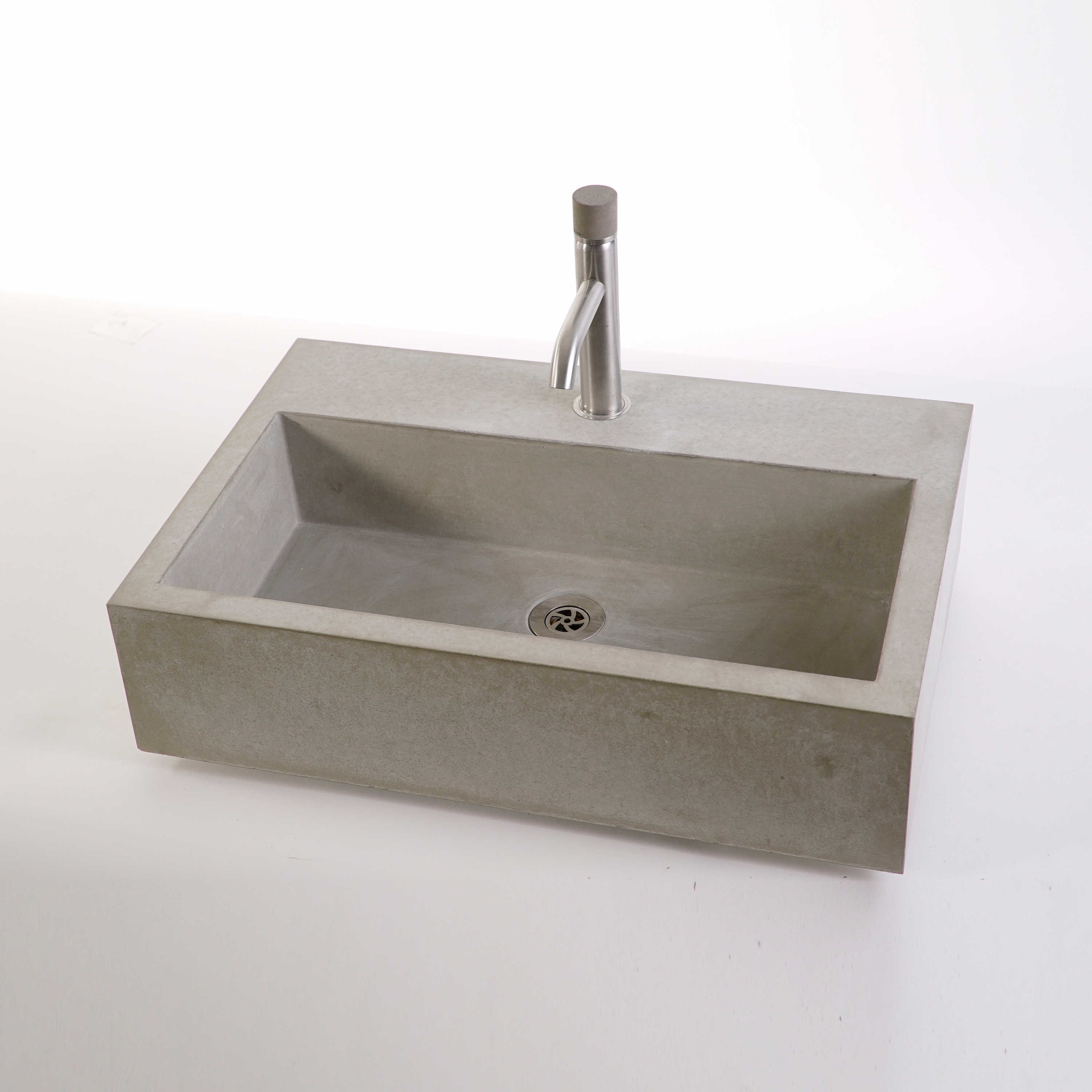 Display product dade CASSA 60m concrete sink from manufacturer Dade Design AG concrete works Beton