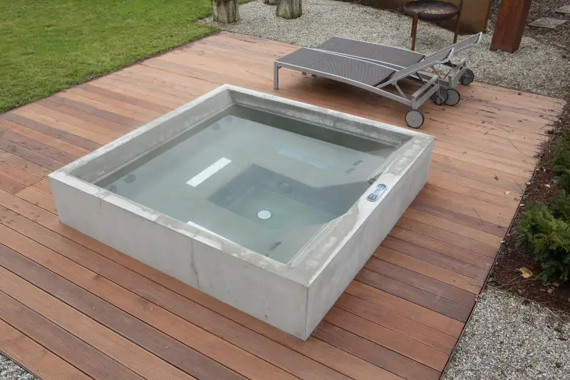 Dade Design AG concrete works Beton - dade HOTSTONE concrete whirlpool