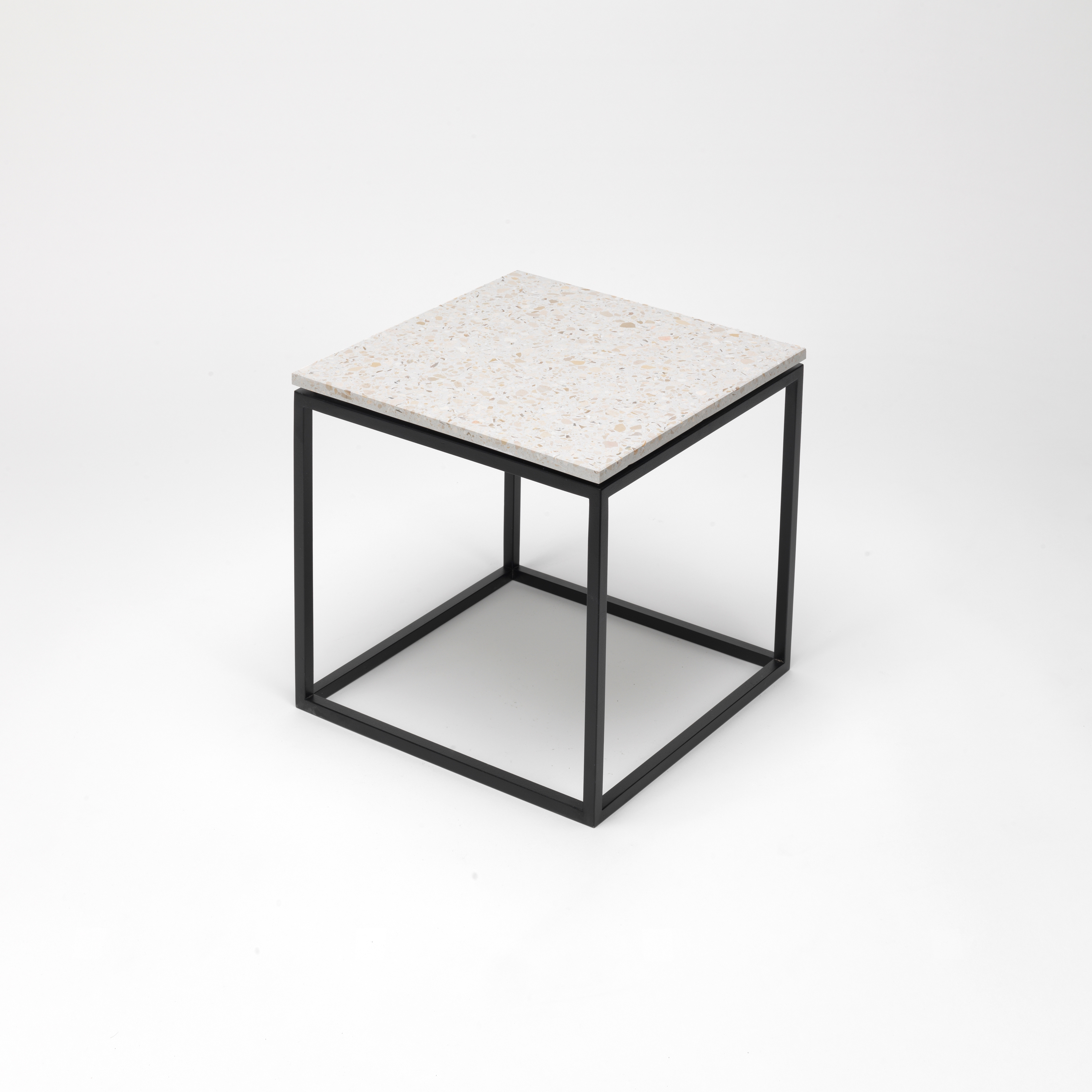Produkt dade LAURA Beton Beistelltisch (Einzeln) des Herstellers Dade Design AG concrete works Beton anzeigen