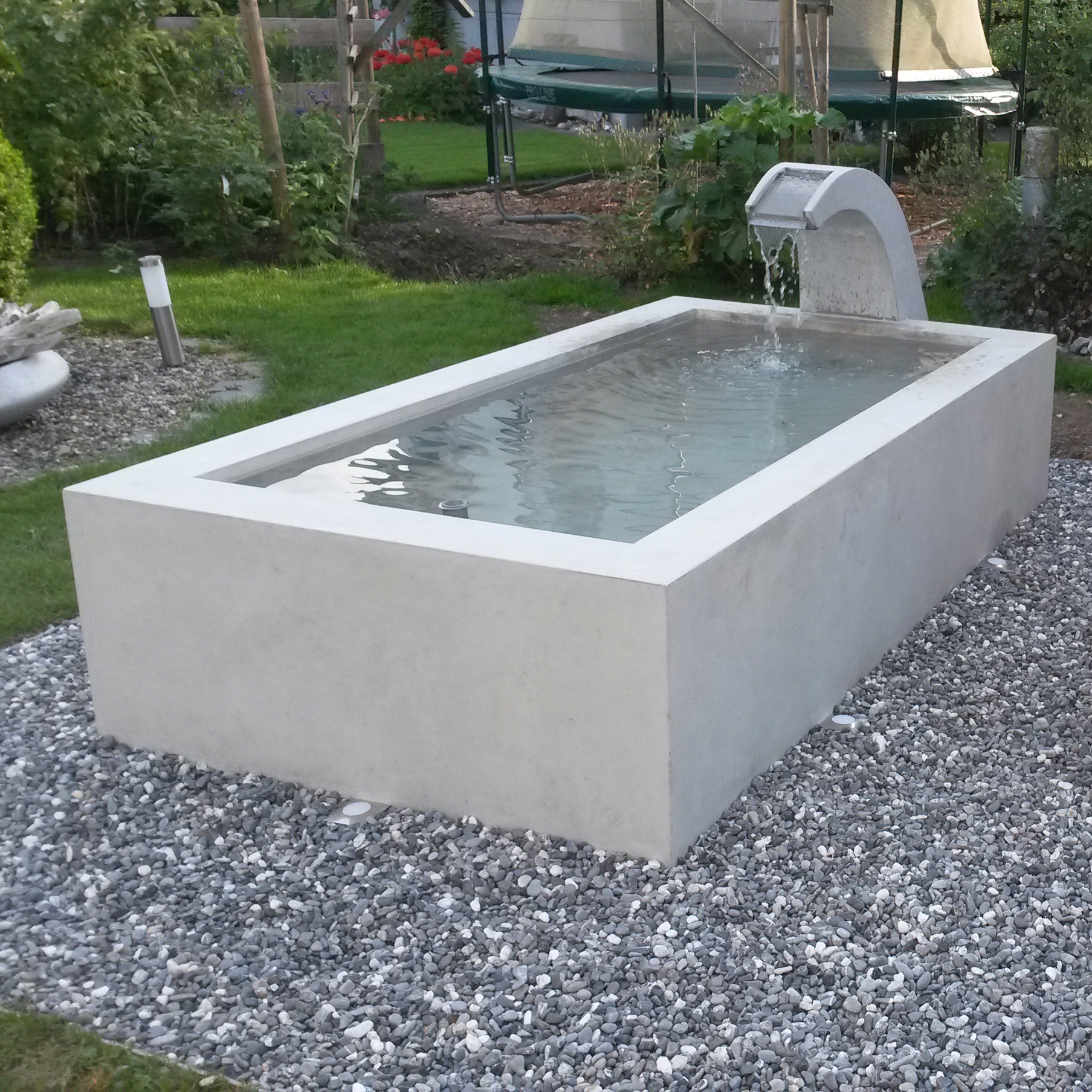 Display product Fountains | dade CONCRETE FOUNTAIN CUSTOM MADE from manufacturer Dade Design AG concrete works Beton