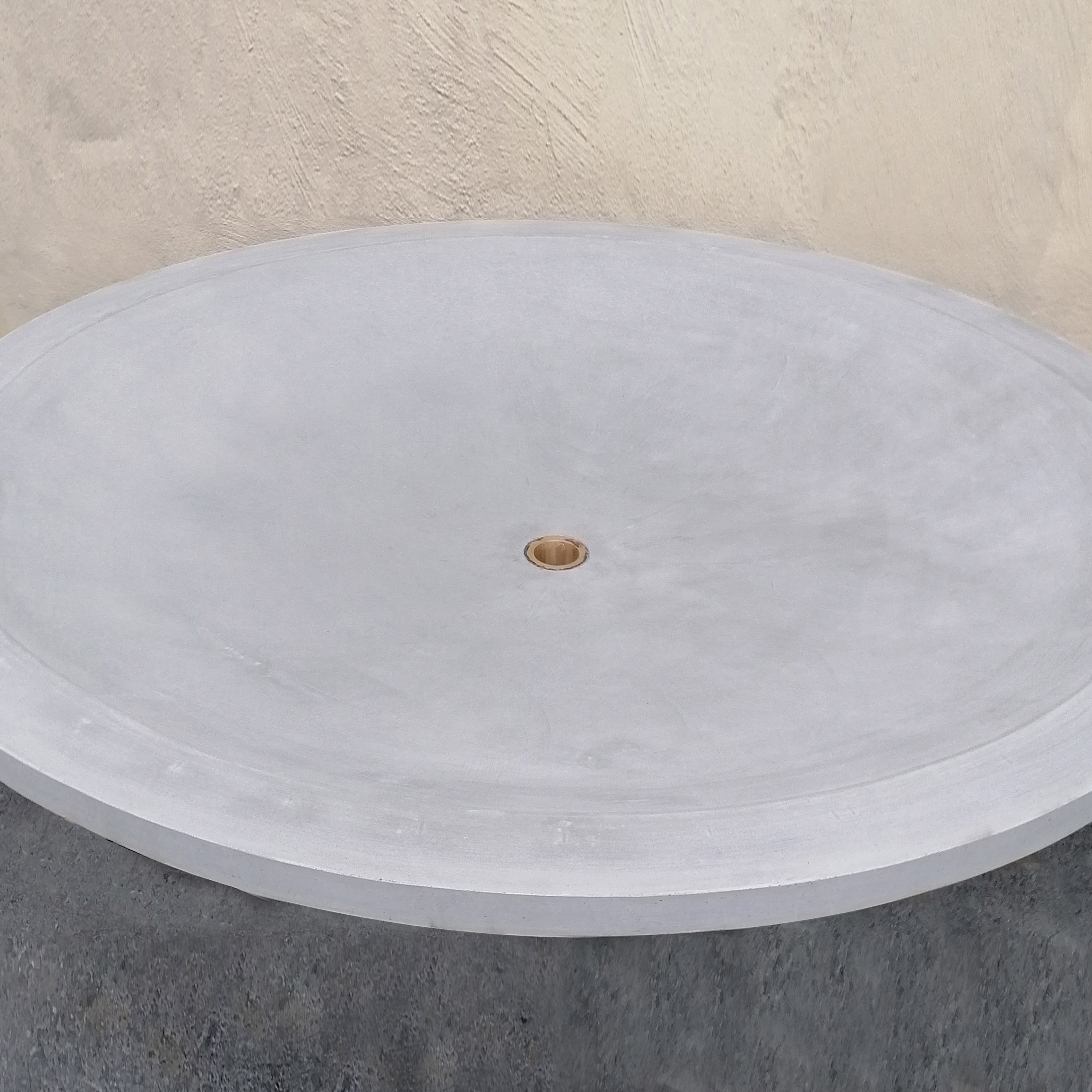 Display product Fountains | dade SUSANNA concrete fountain from manufacturer Dade Design AG concrete works Beton