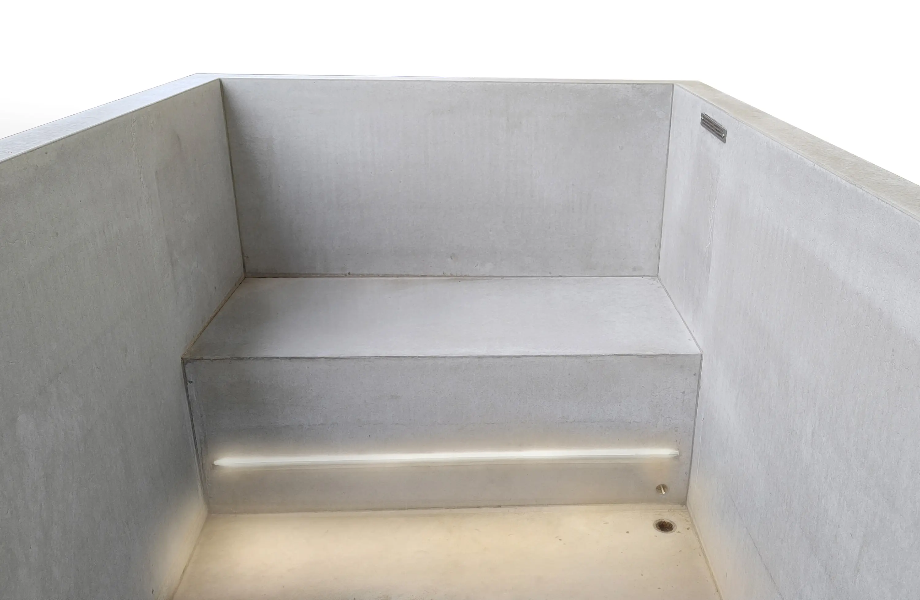 Dade Design AG concrete works Beton - Bathing fountain SUPREME 250/125/100