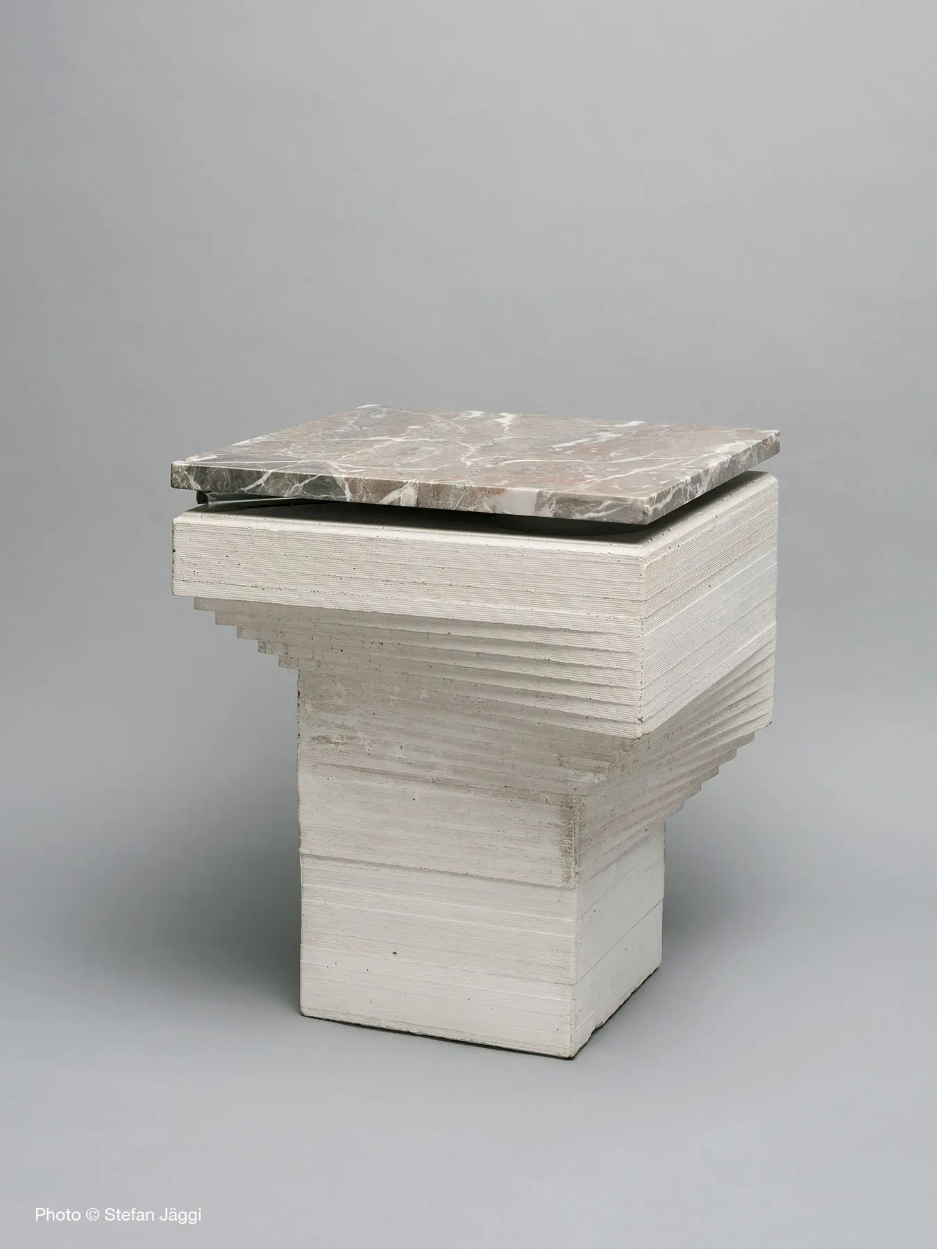 Dade Design AG concrete works Beton - dade TRONCO concrete bar table