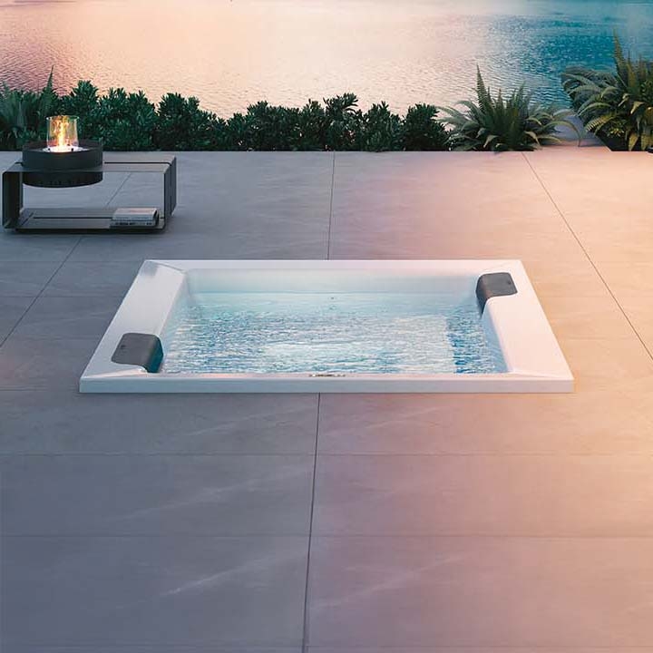 Display product Kyra hot tub from manufacturer Ideagroup
