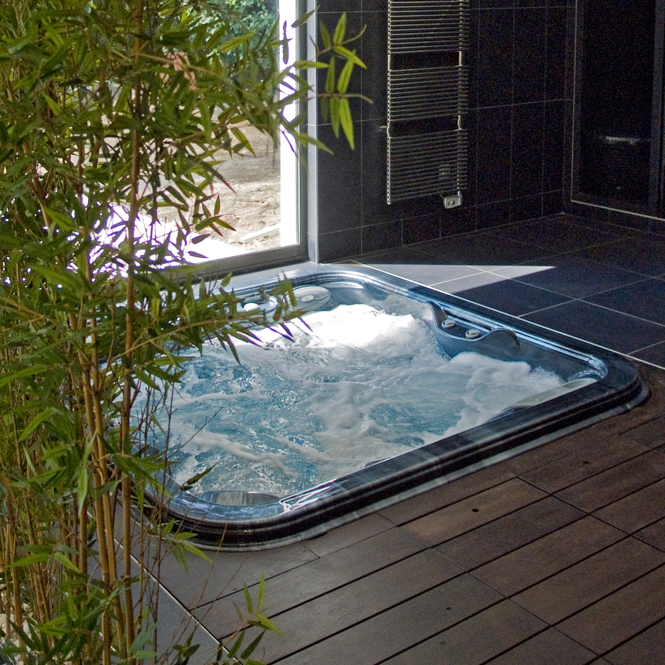 Display product Wellness swimming pool from manufacturer Piscines Carré Bleu