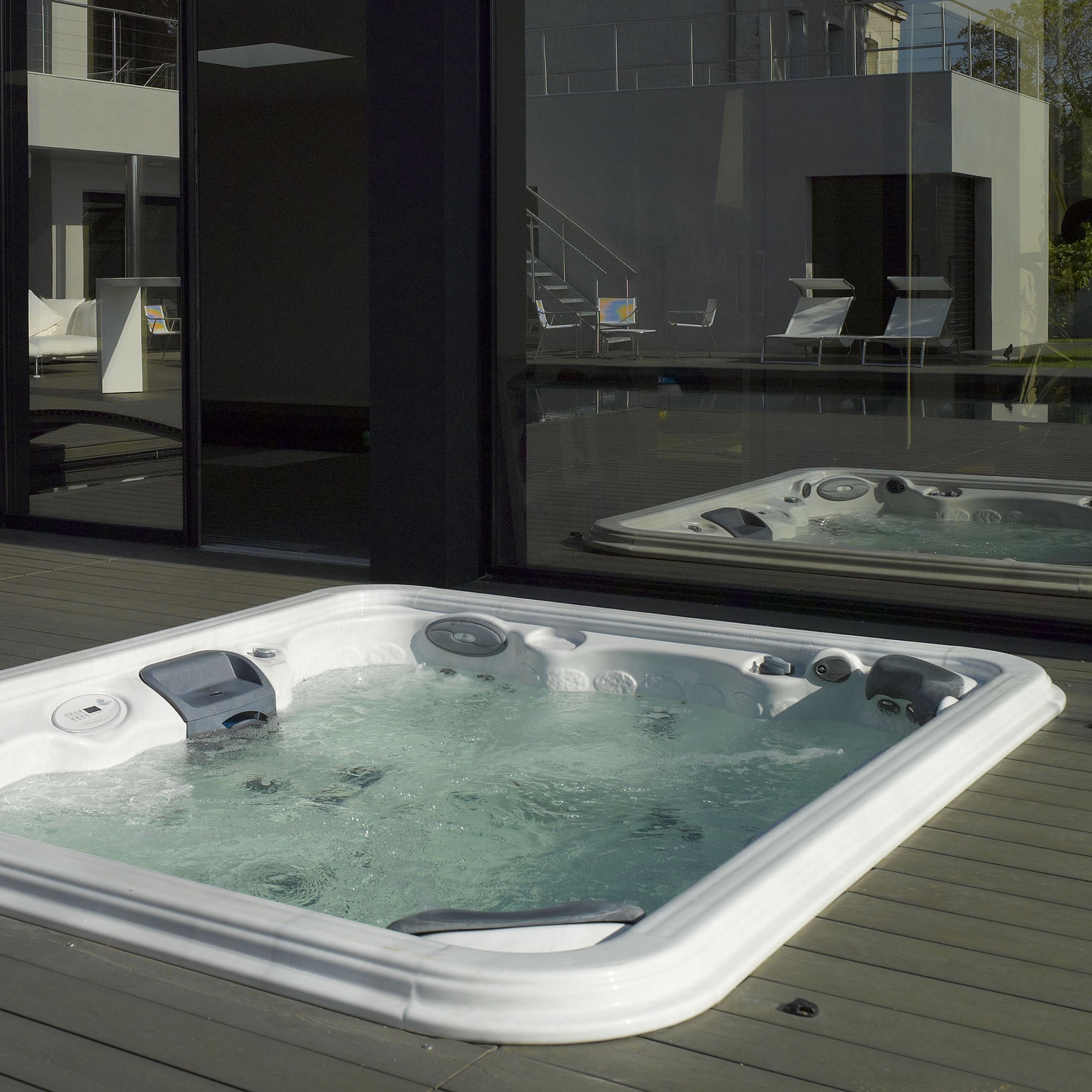 Display product Wellness swimming pool from manufacturer Piscines Carré Bleu