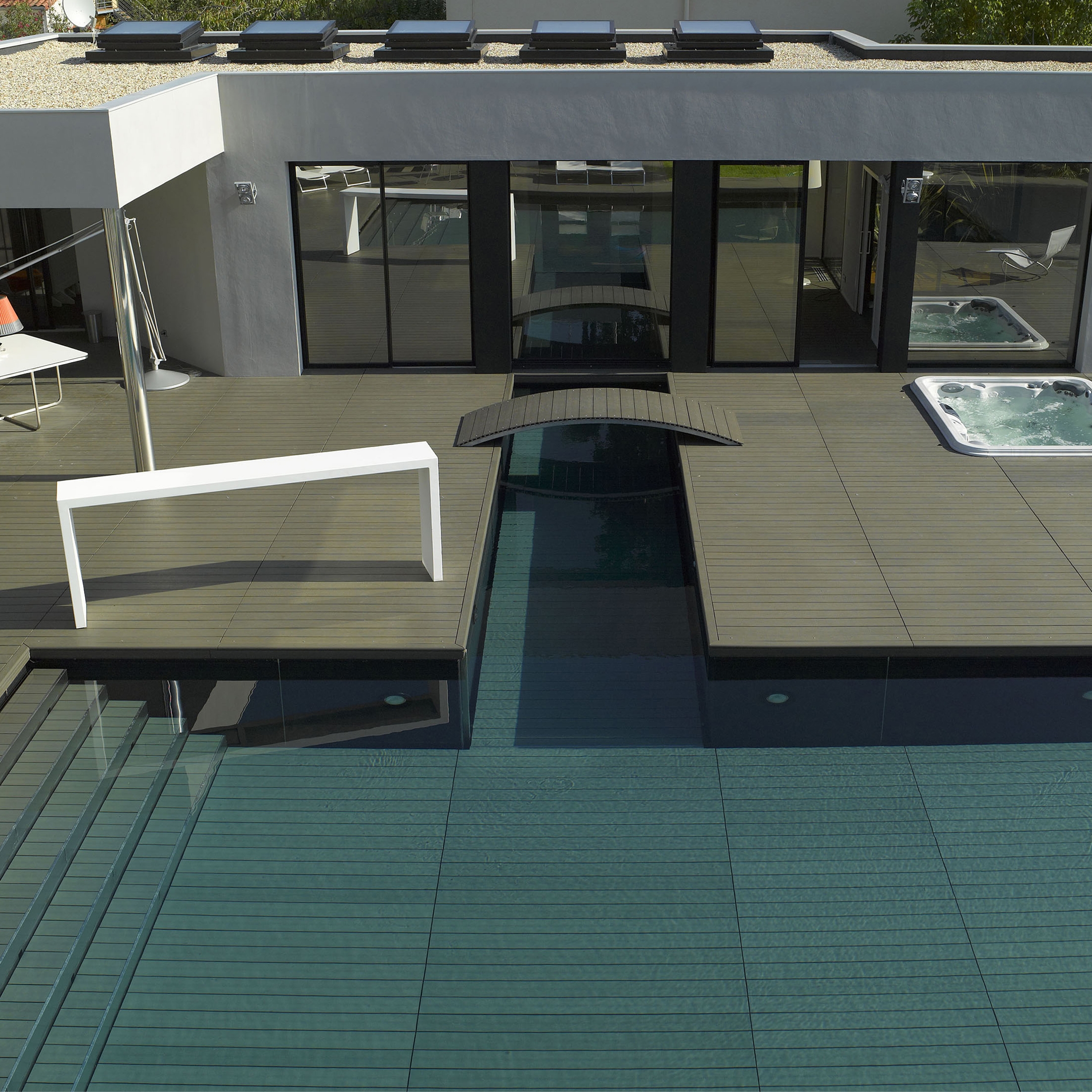 Produkt Indoor-outdoor pool des Herstellers Piscines Carré Bleu anzeigen
