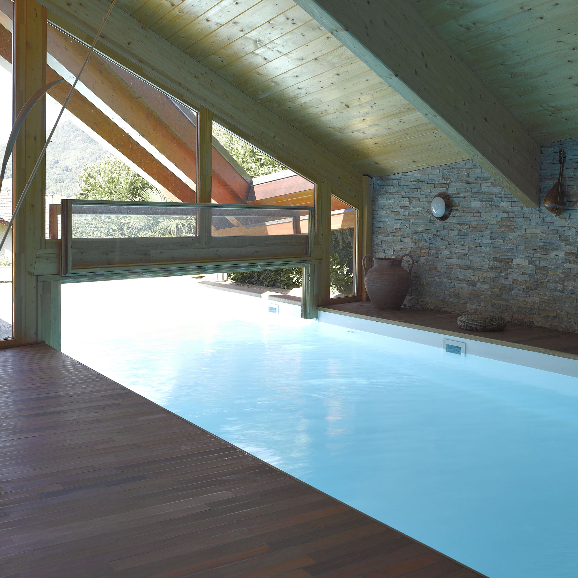 Produkt Indoor-outdoor pool des Herstellers Piscines Carré Bleu anzeigen