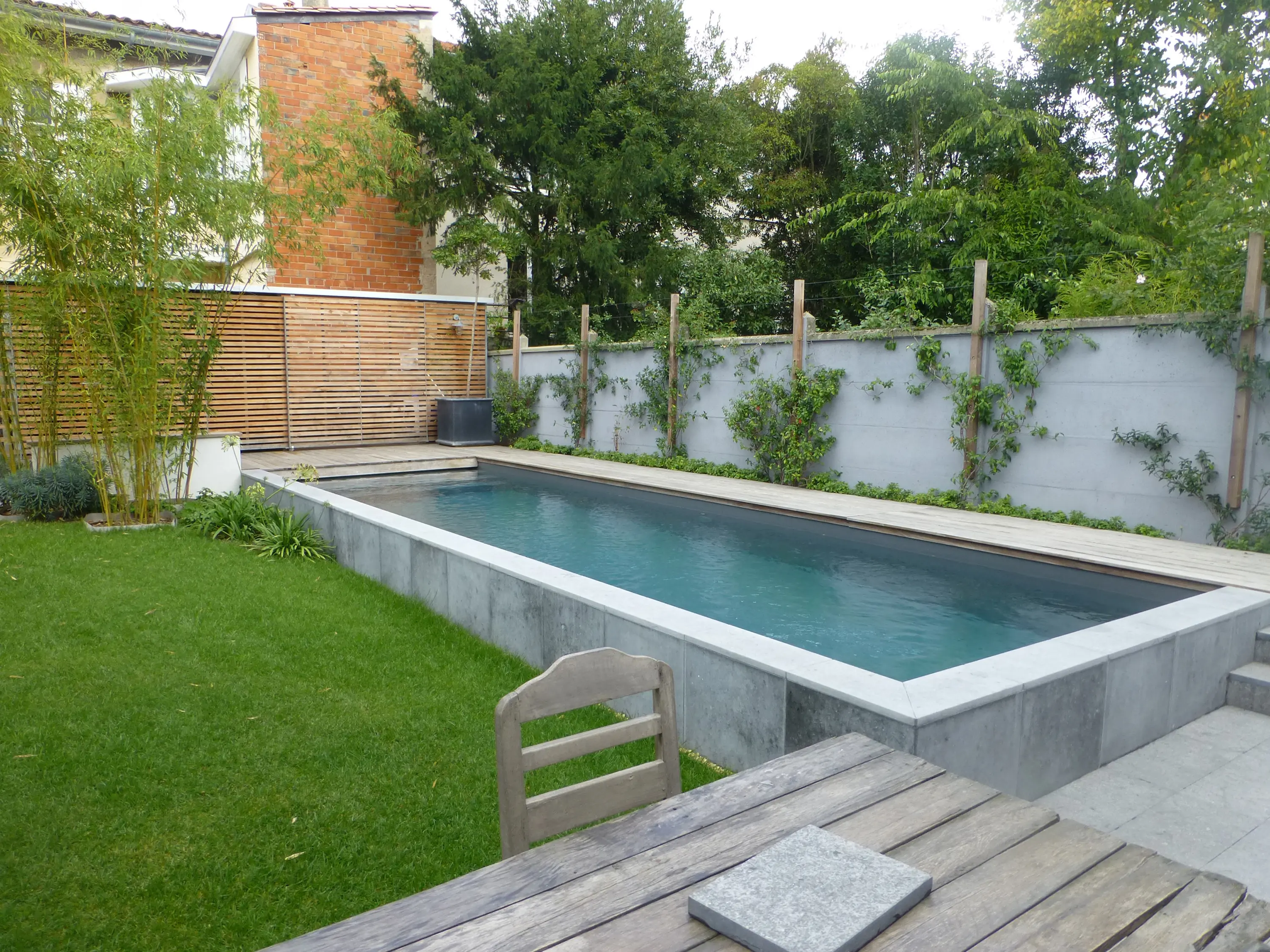 Piscines Carré Bleu - Half burried pool