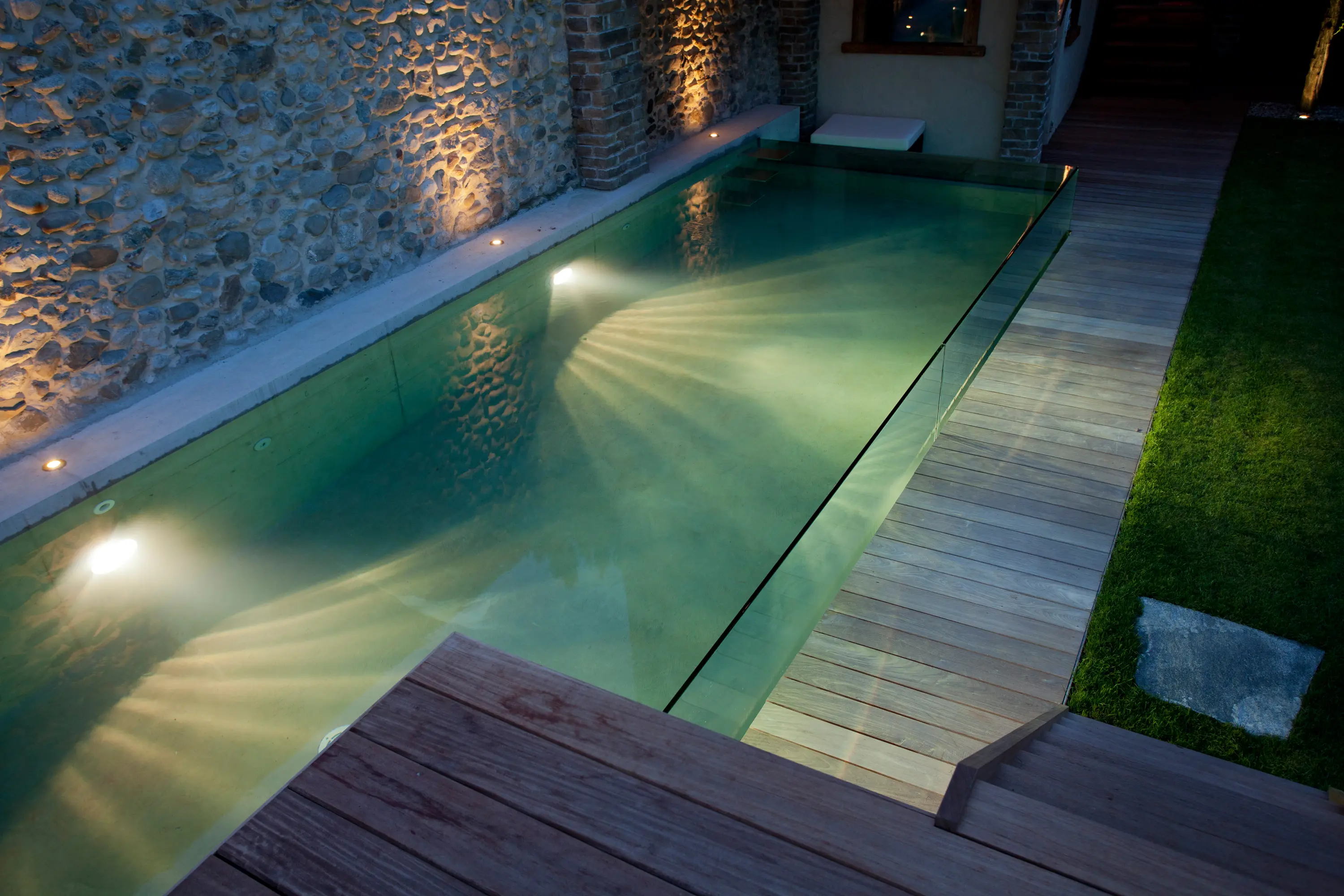 Piscines Carré Bleu - Excelsior glass swimming pool