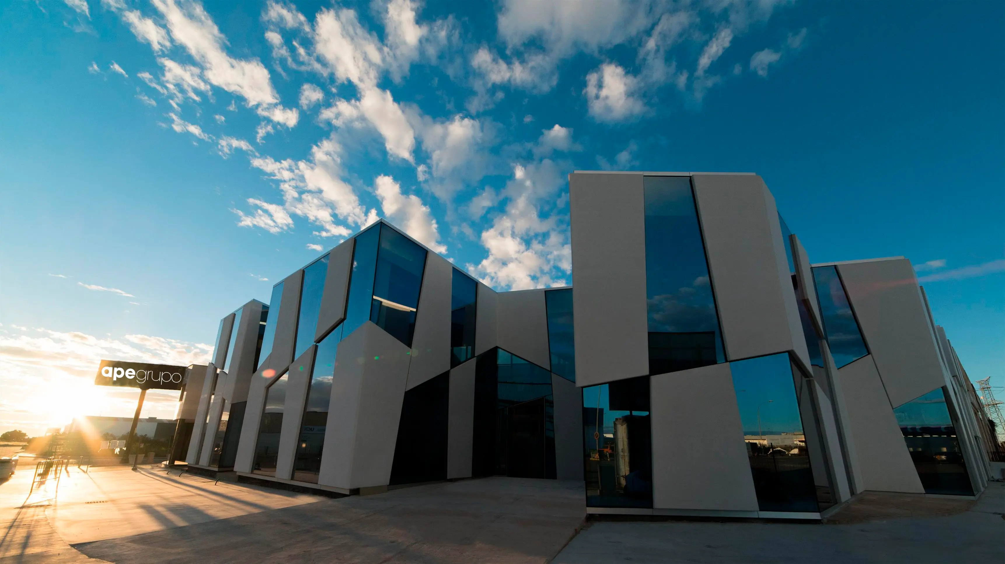 gallery-slide-0