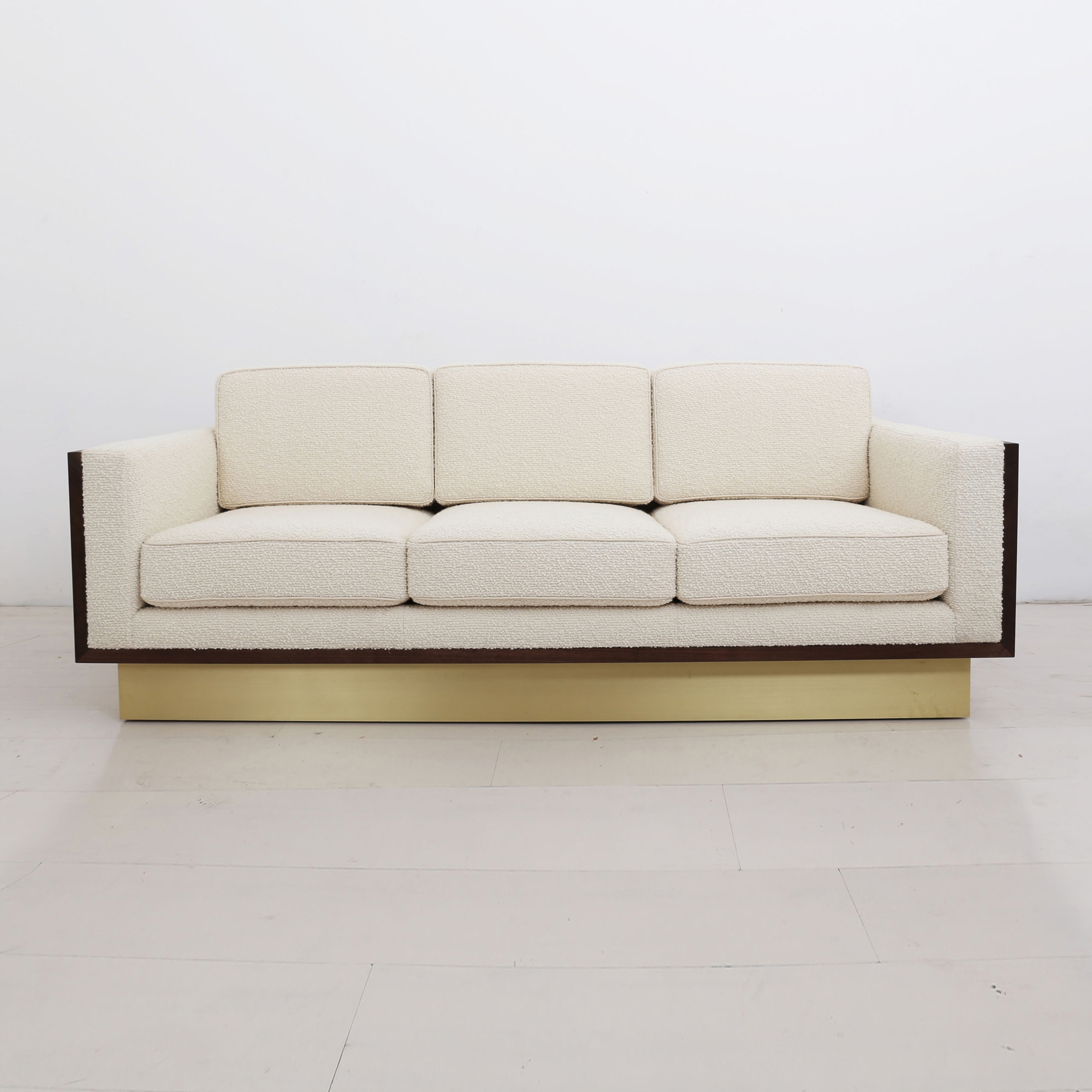 Mostra il prodotto St. Pierre Sofa del produttore Uhuru Design