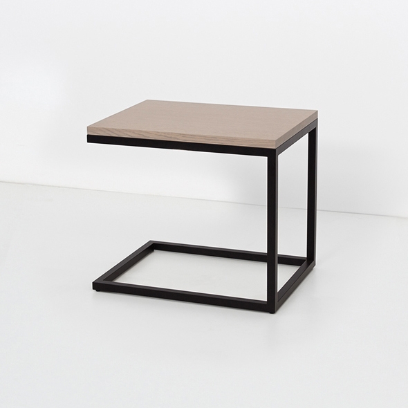 Mostra il prodotto Cut-Off Side Table del produttore Uhuru Design