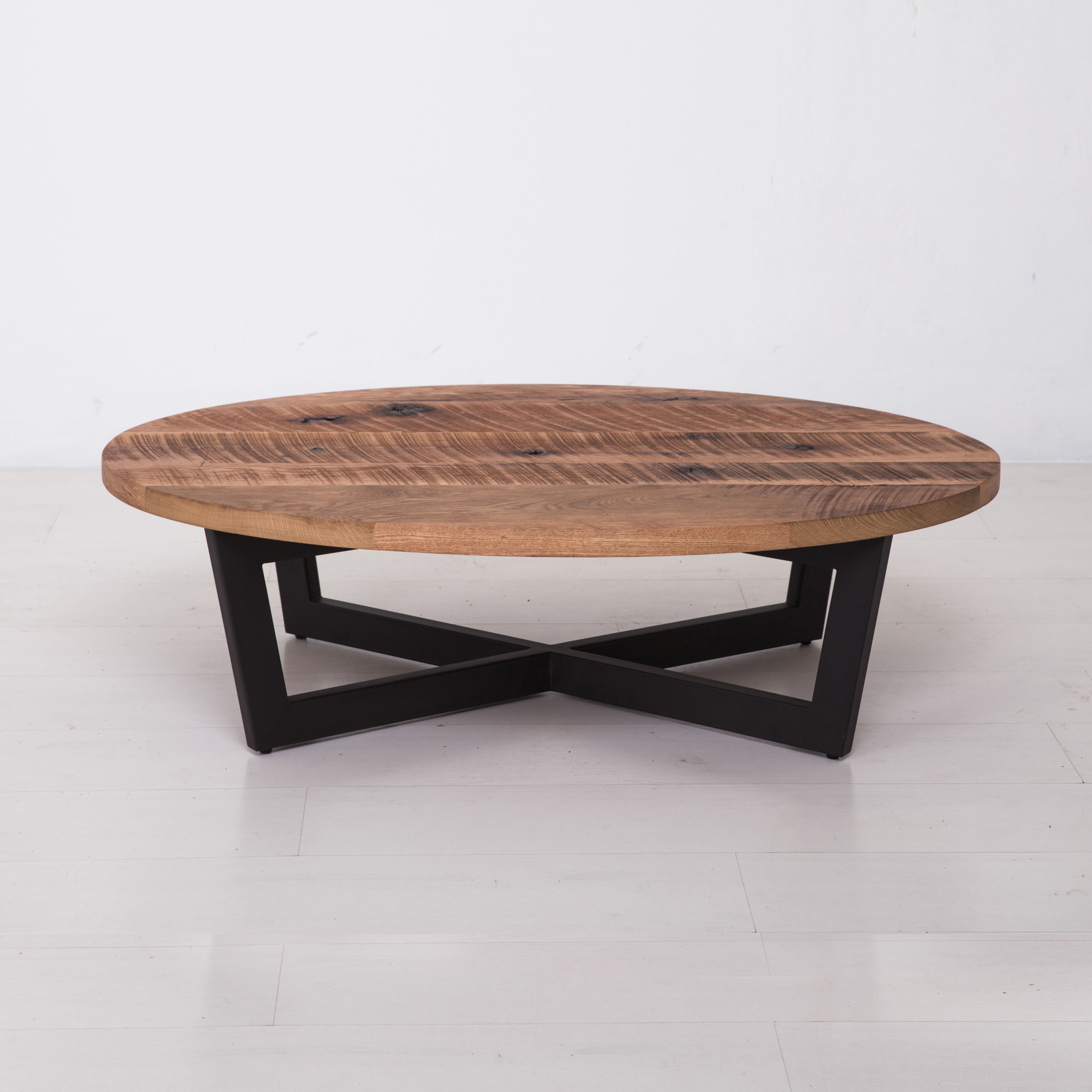 Mostra il prodotto Essentials Oval Coffee Table Small del produttore Uhuru Design