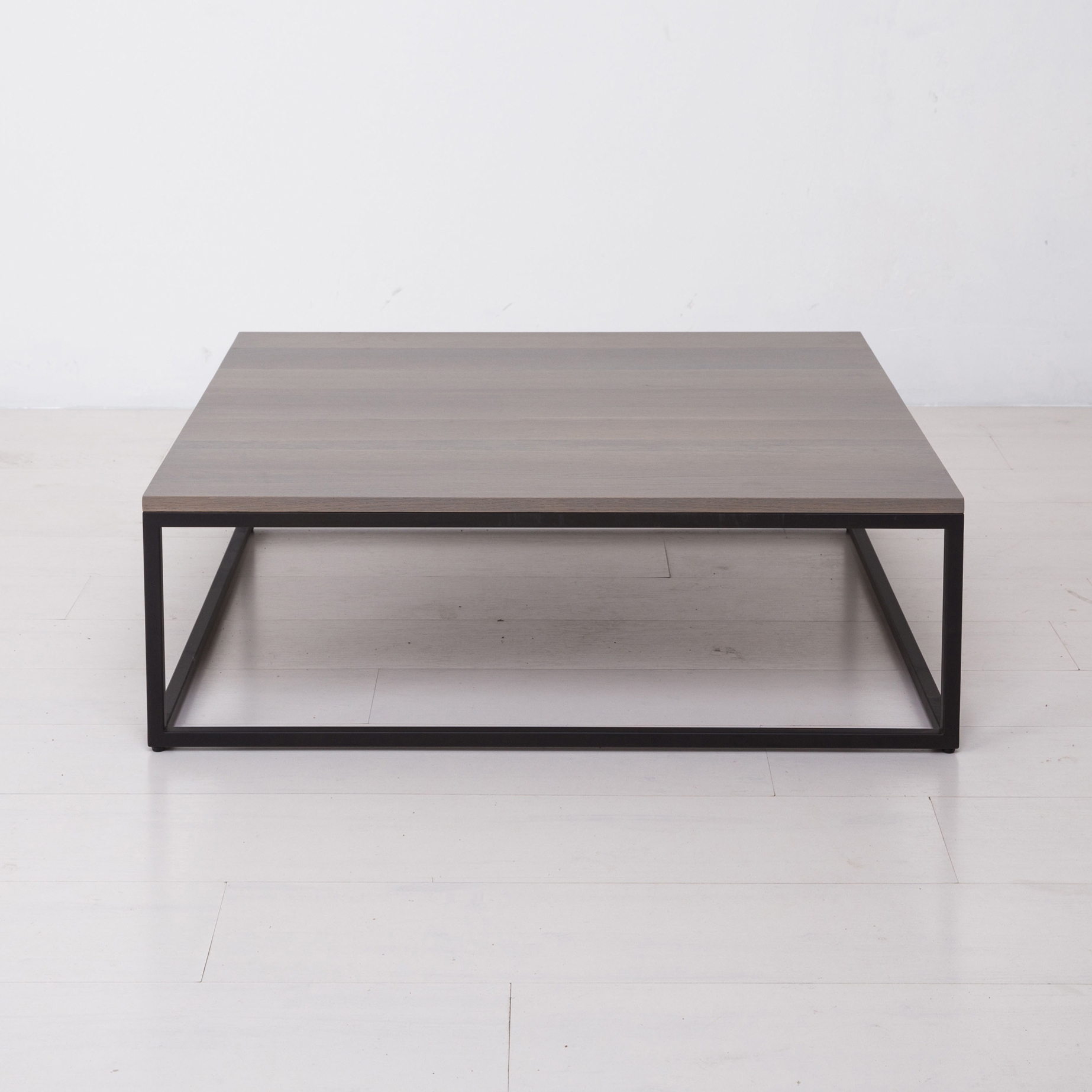 Mostra il prodotto Essentials Square Coffee Table del produttore Uhuru Design