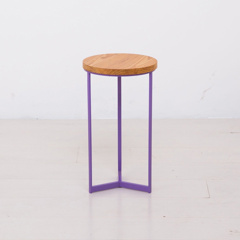 Mostra il prodotto Essentials Round End Table Small del produttore Uhuru Design