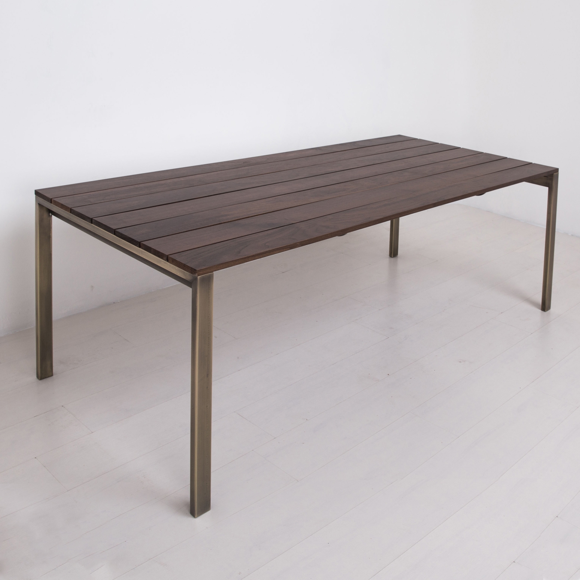 Mostra il prodotto Essentials Rectangular Dining Table del produttore Uhuru Design