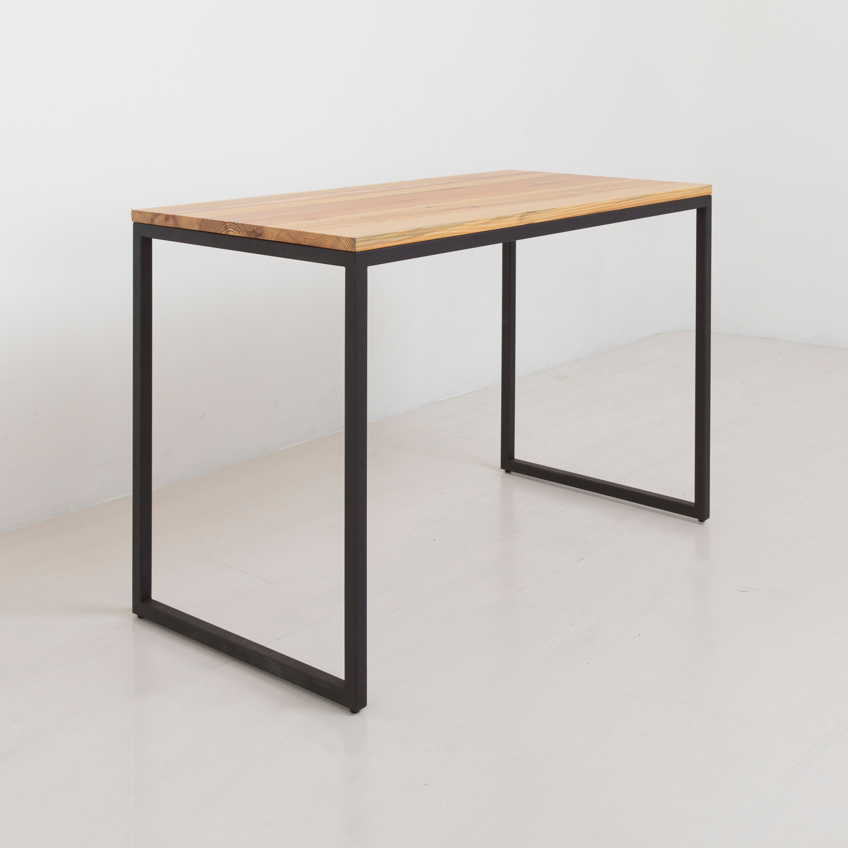 Mostra il prodotto Essentials Desk del produttore Uhuru Design