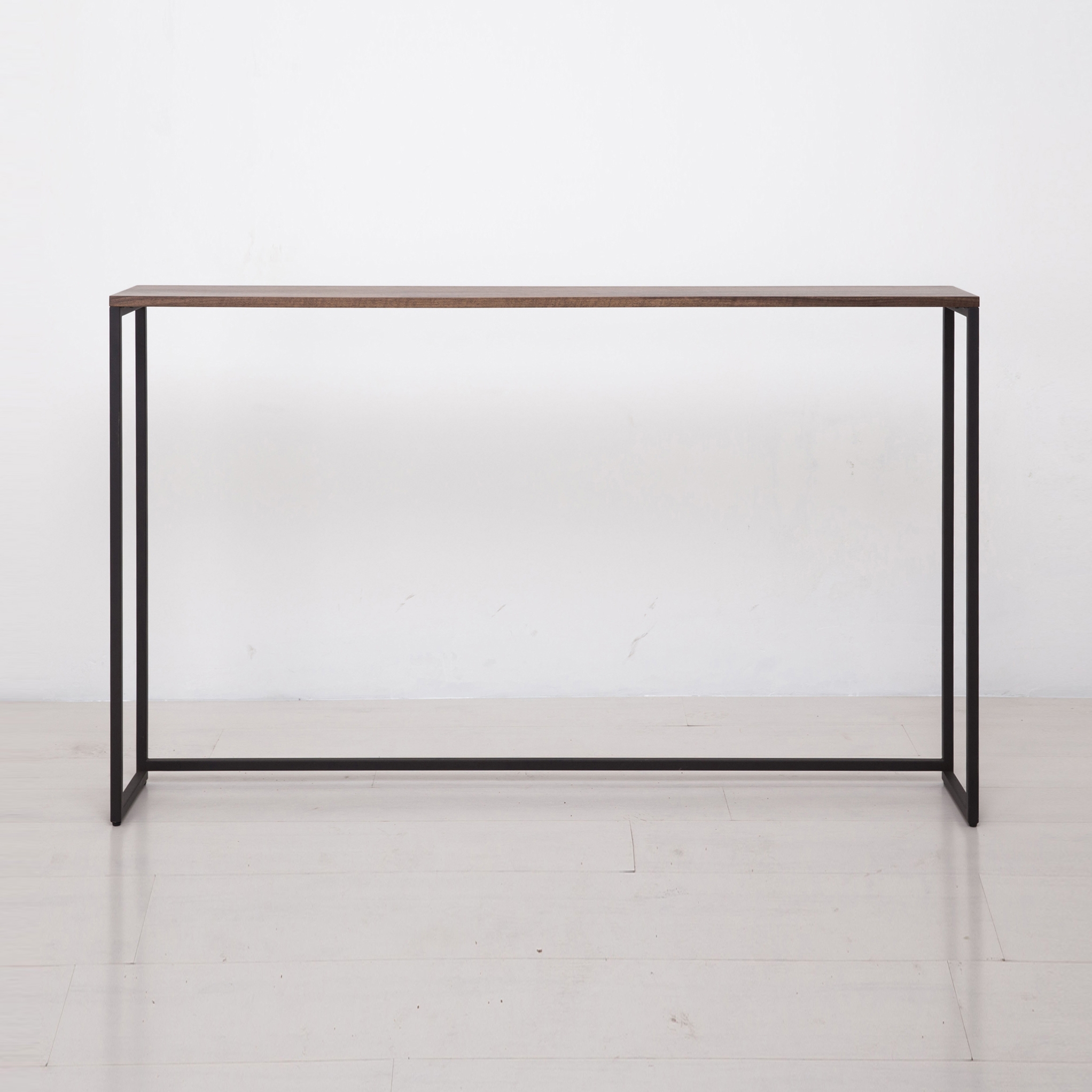 Afficher le produit Essentials Wood Console du fabricant Uhuru Design
