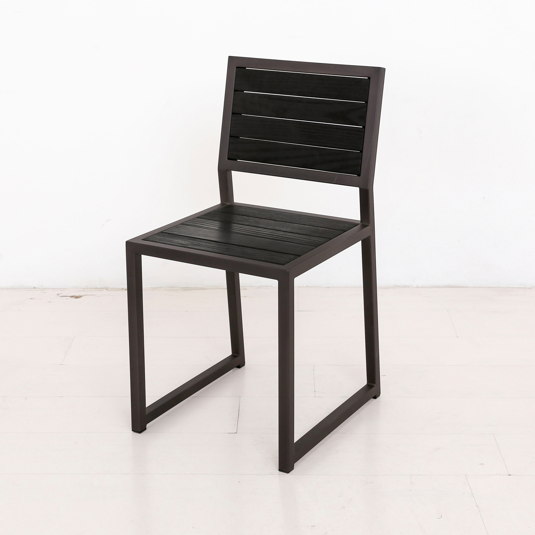 Mostra il prodotto Hulihee Chair del produttore Uhuru Design