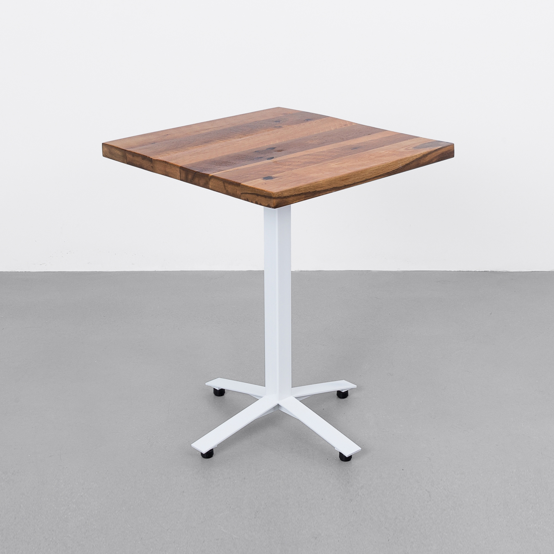 Mostra il prodotto Intersecting Cafe Table del produttore Uhuru Design