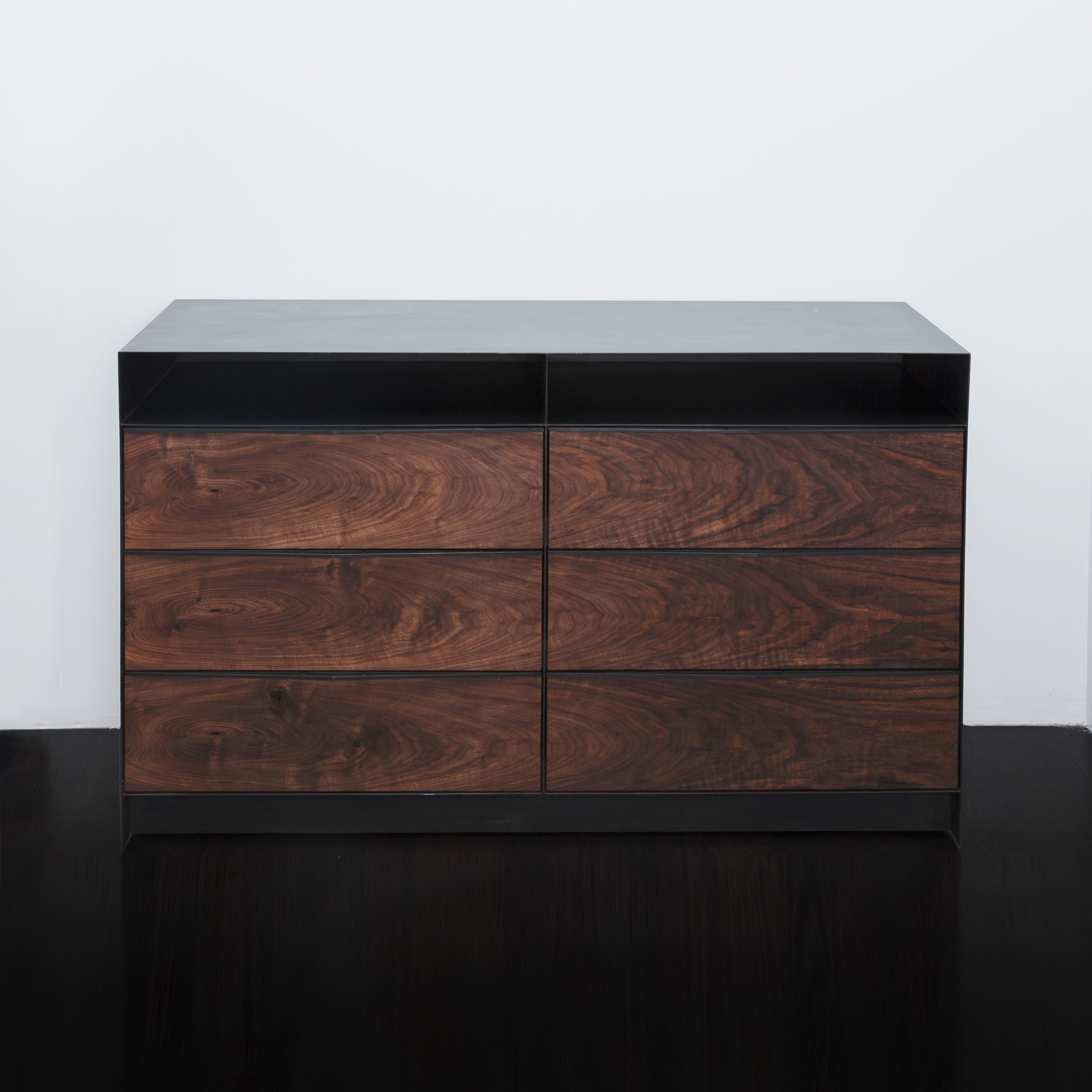 Mostrar el producto Franklin Tack Dresser del fabricante Uhuru Design