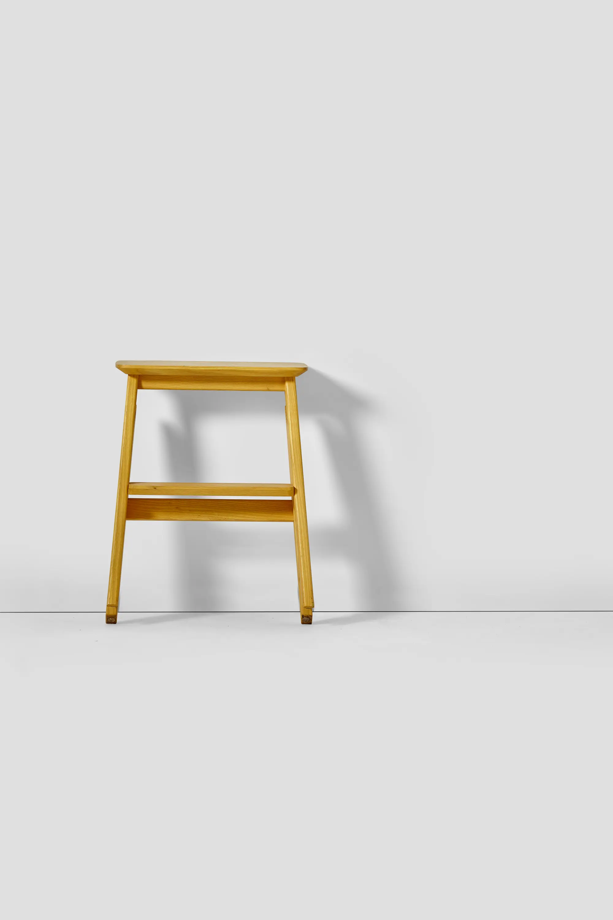 VG&P - SO/HO Kitchen Stool