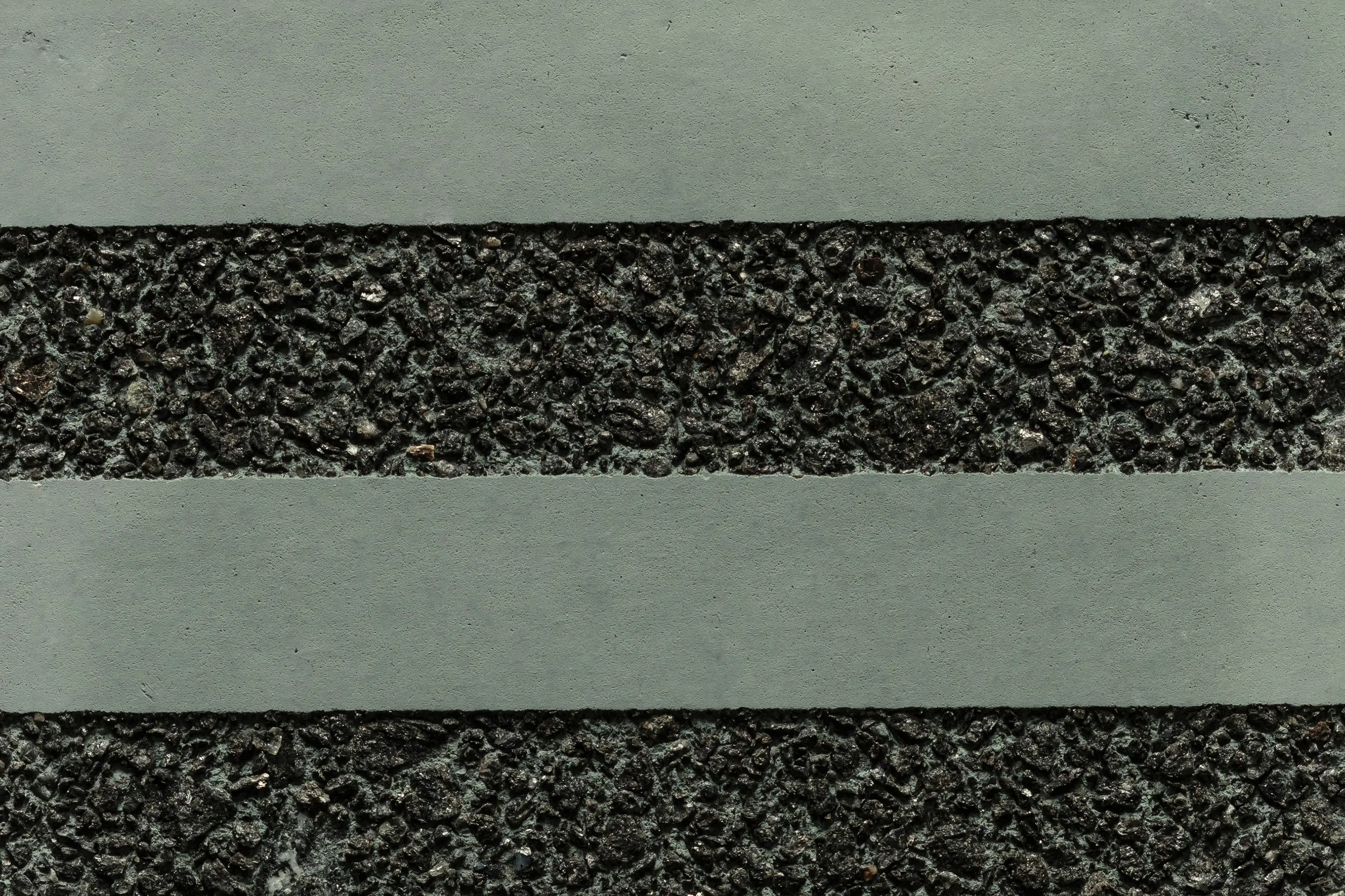 Graphic Concrete - GCGeo Stripes Horizontal green cement - black aggregate