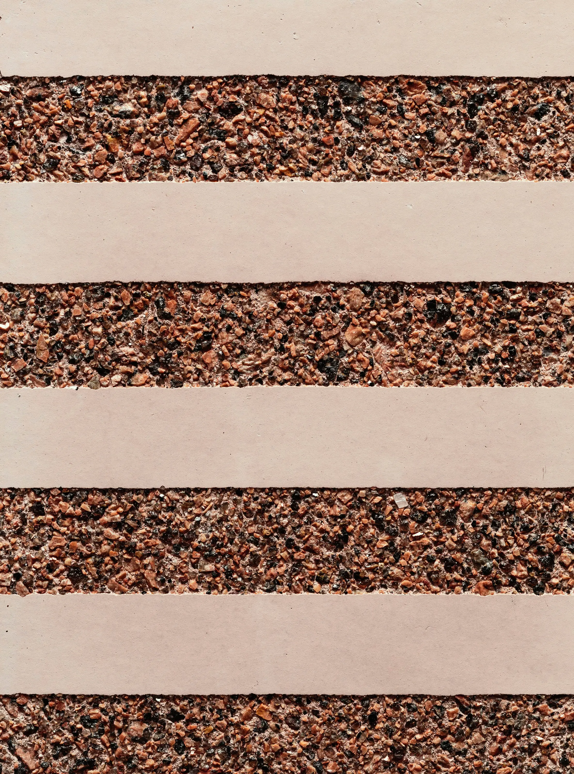 Graphic Concrete - GCGeo Stripes Horizontal red cement - red aggregate