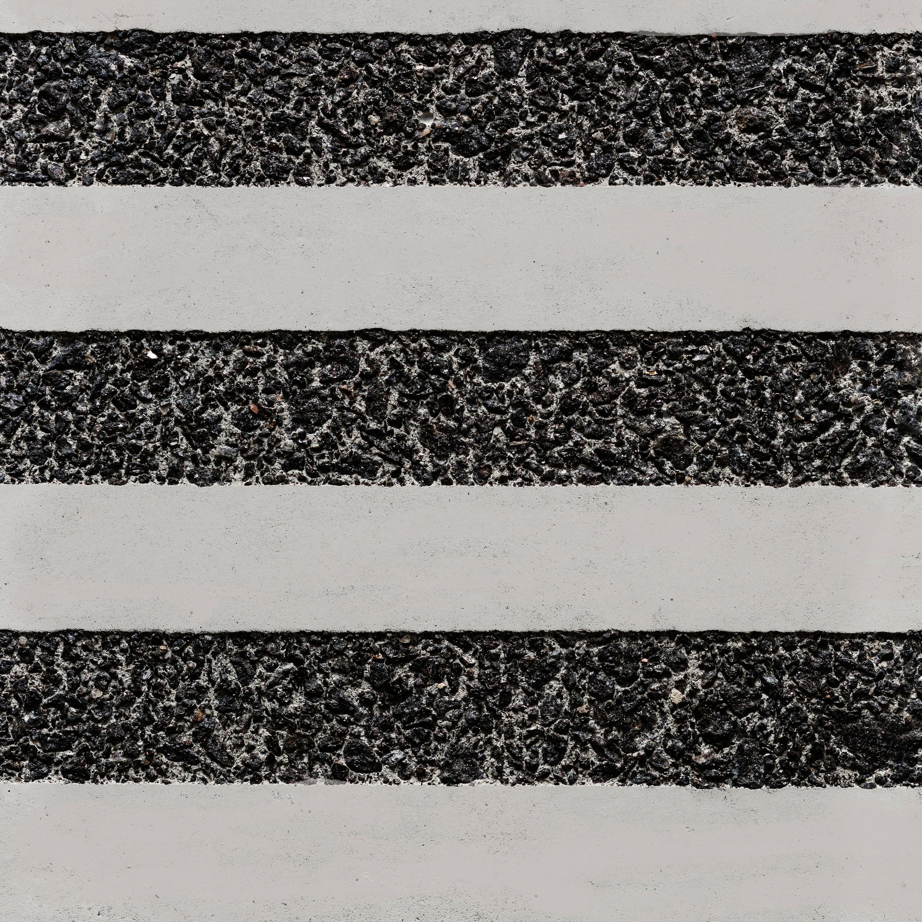 Display product GCGeo Stripes Horizontal white cement - black aggregate from manufacturer Graphic Concrete