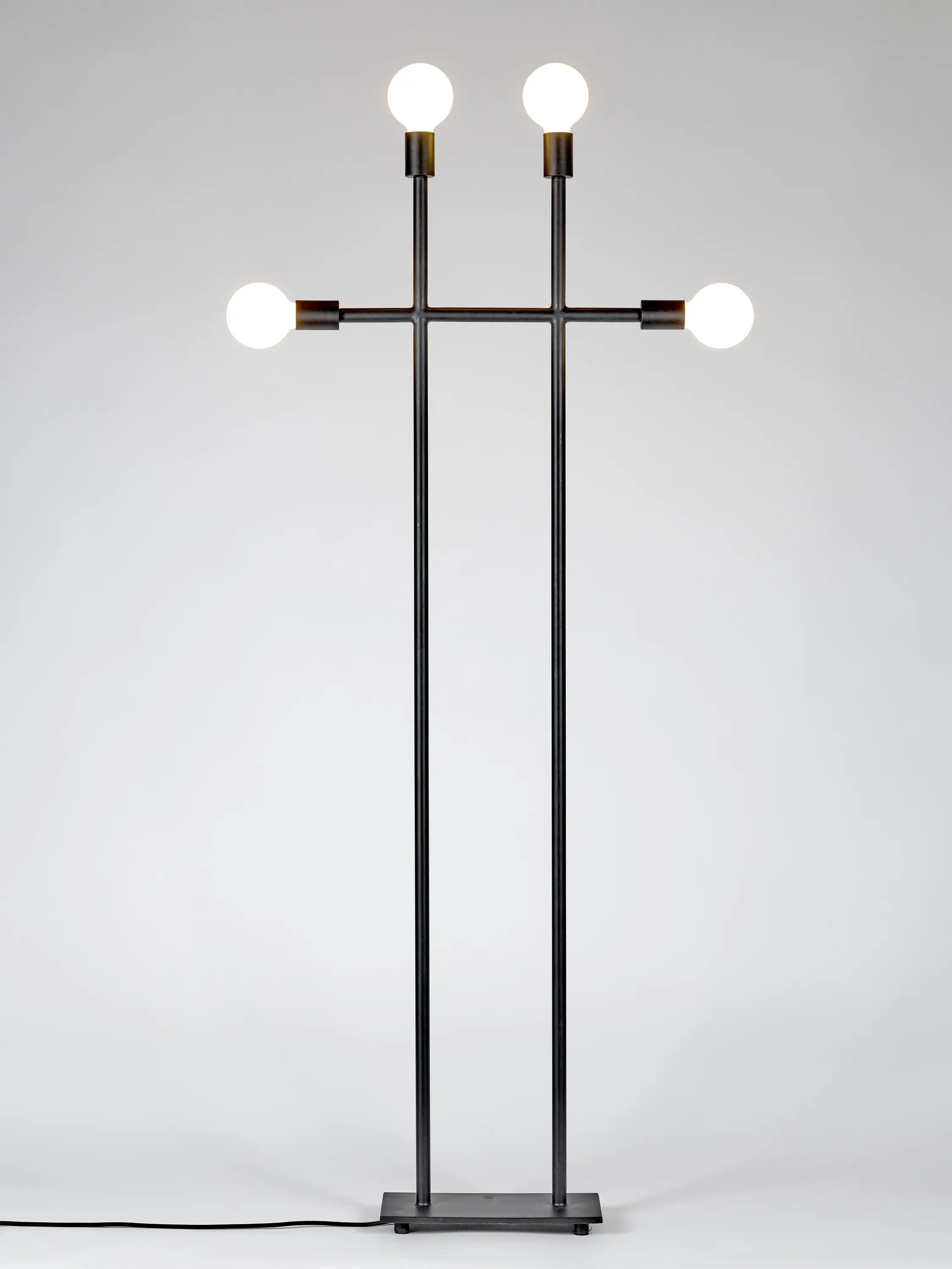 Serax - Essentials Standing Lamp Black
